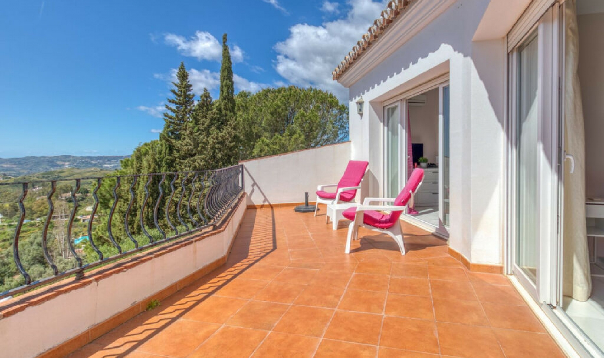 Resale - House -
Mijas