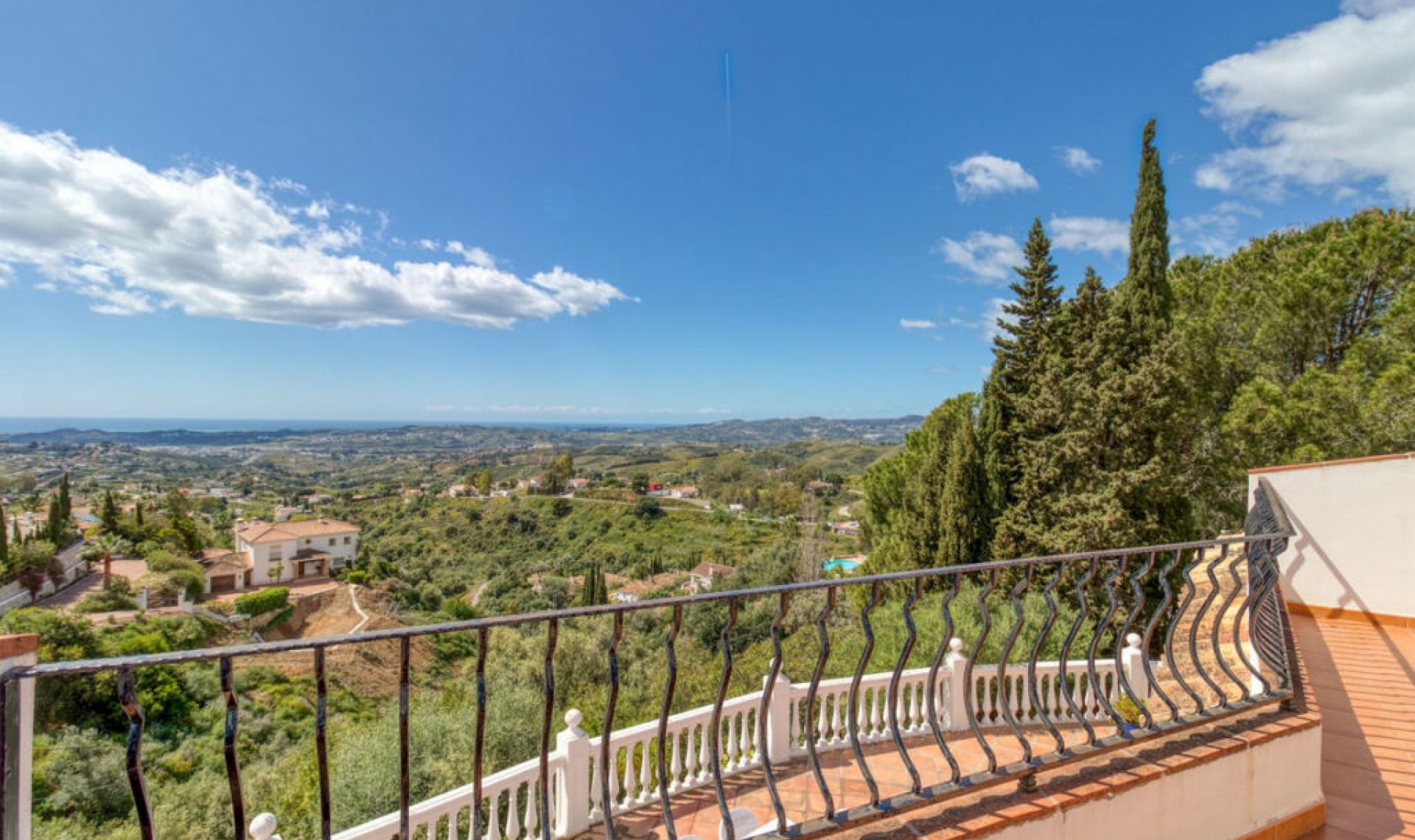 Resale - House -
Mijas