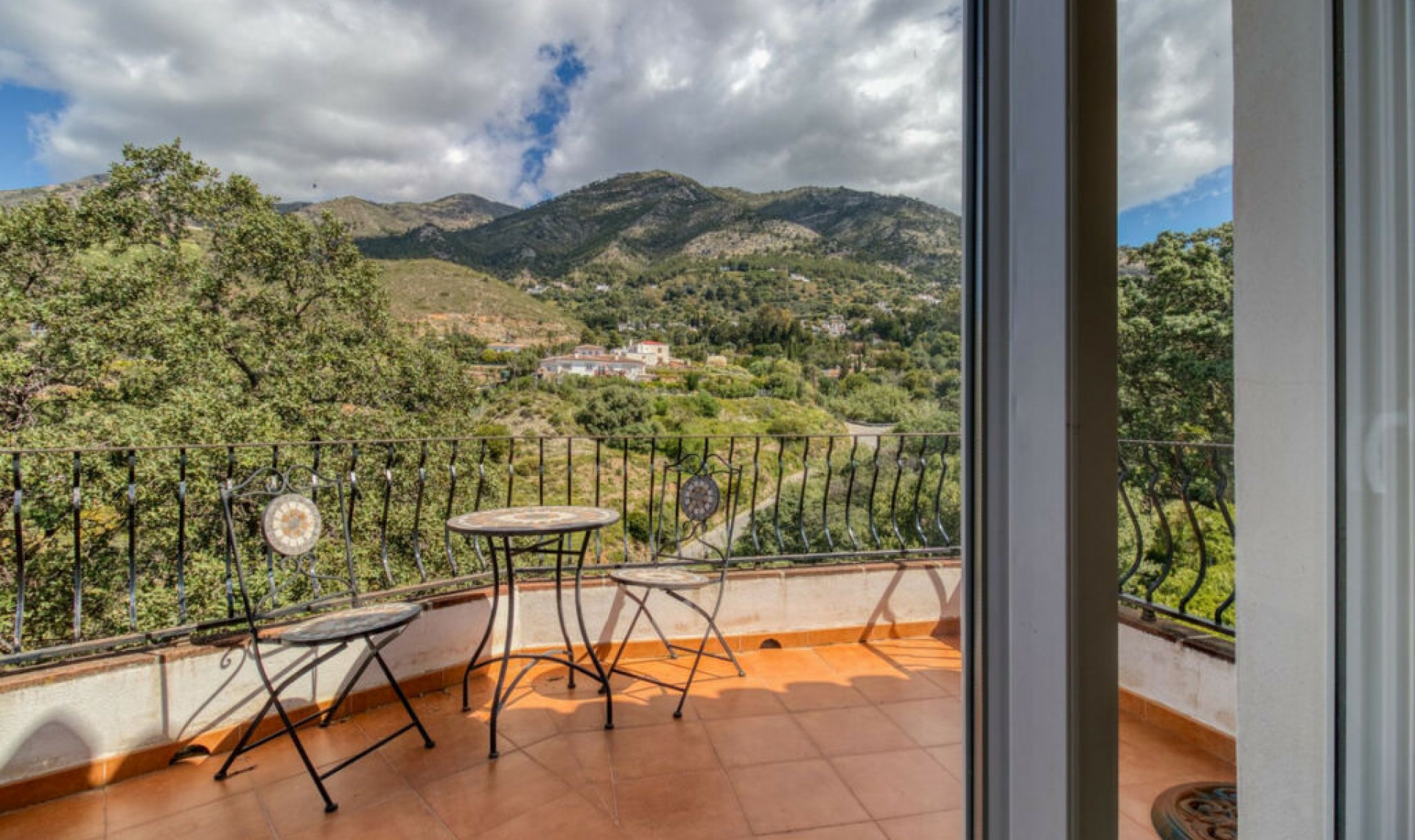 Resale - House -
Mijas