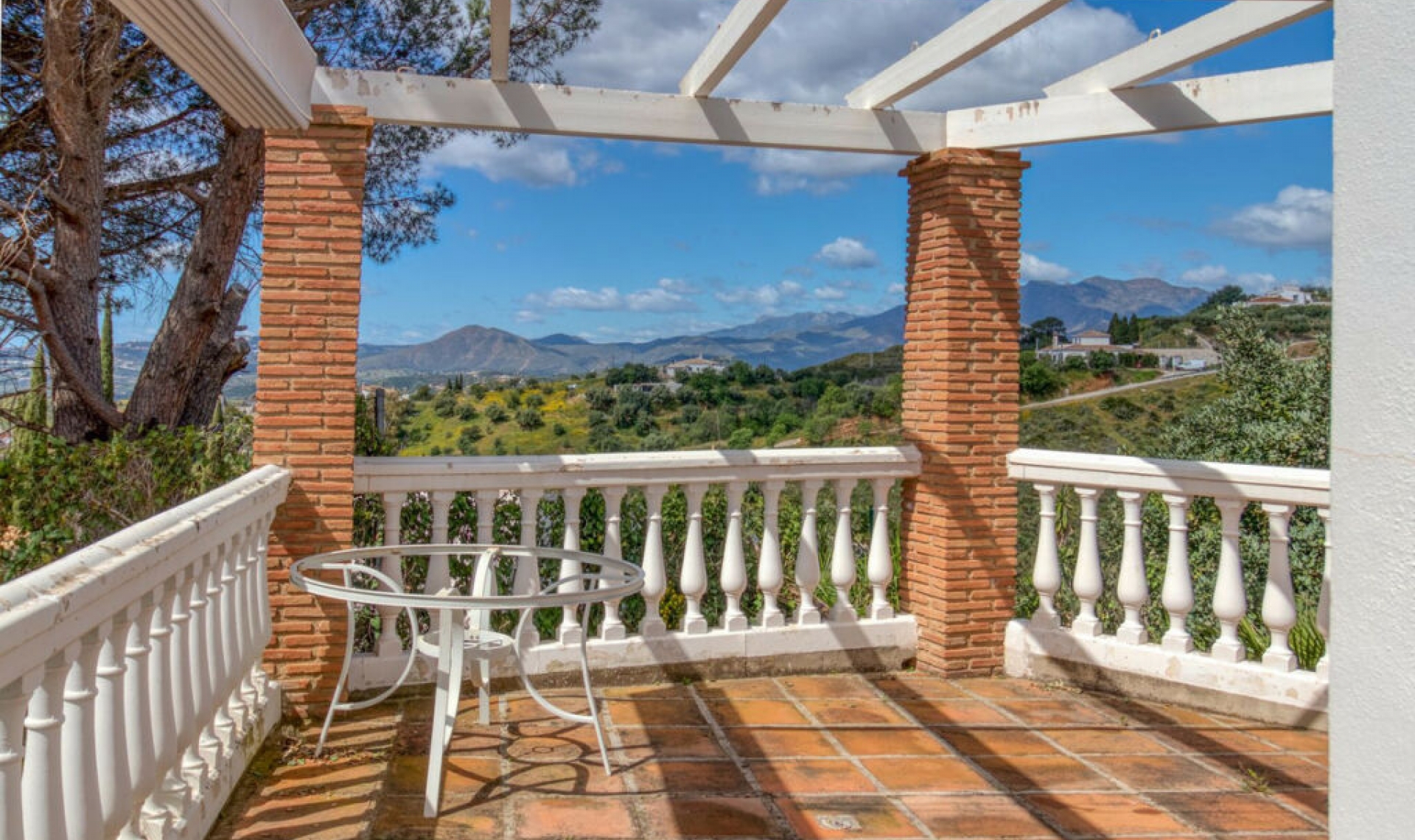 Resale - House -
Mijas
