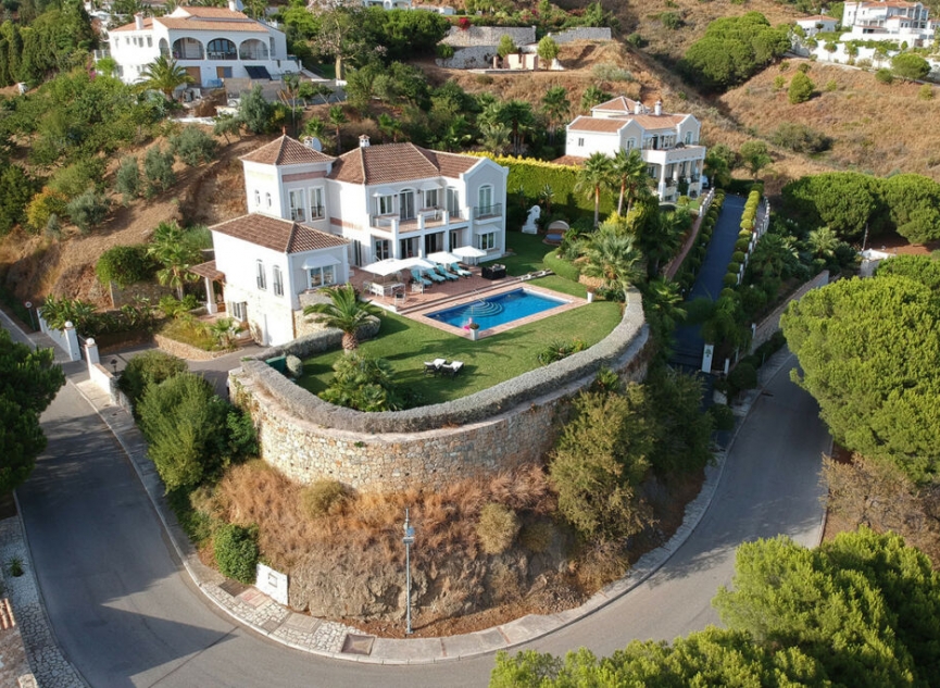Resale - House -
Mijas