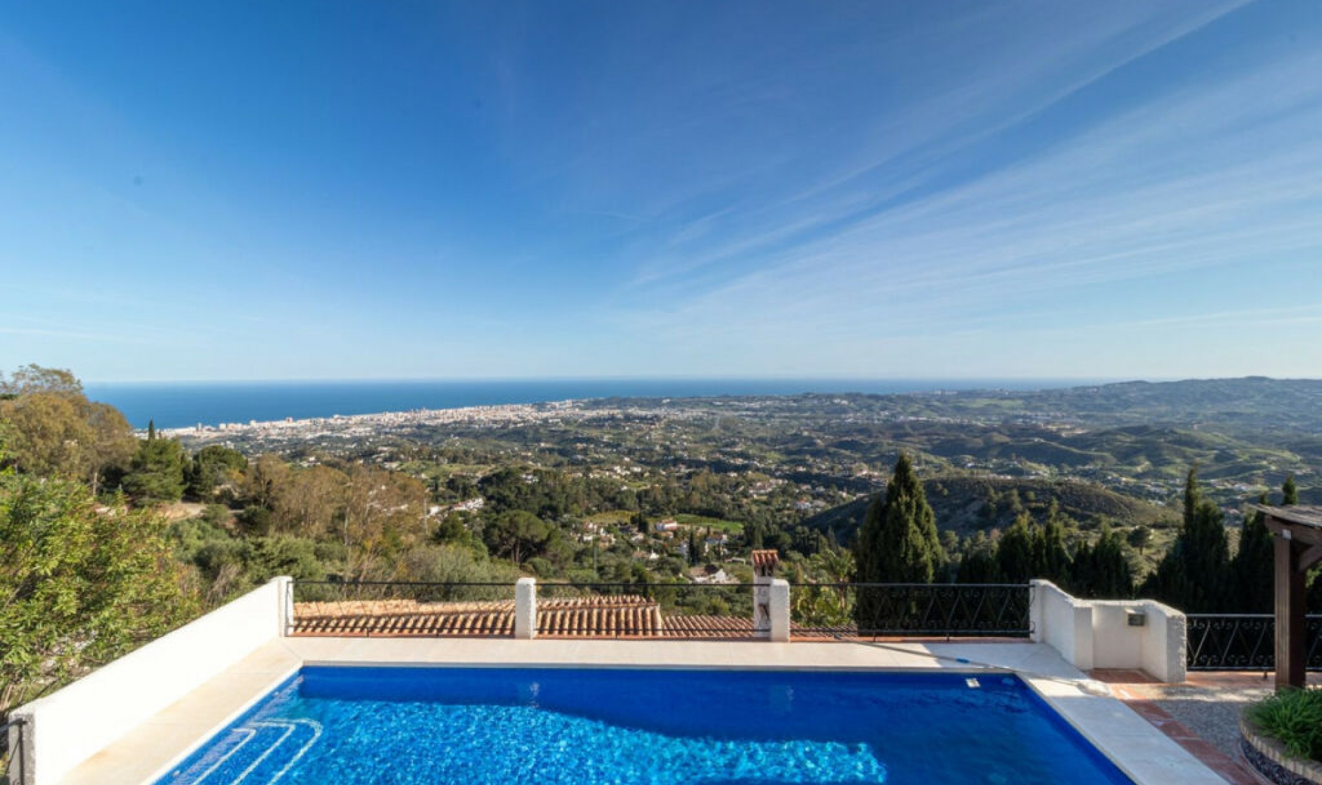 Resale - House -
Mijas
