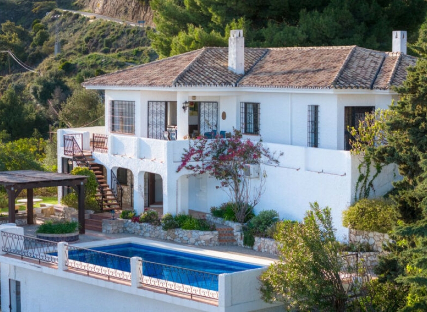 Resale - House -
Mijas