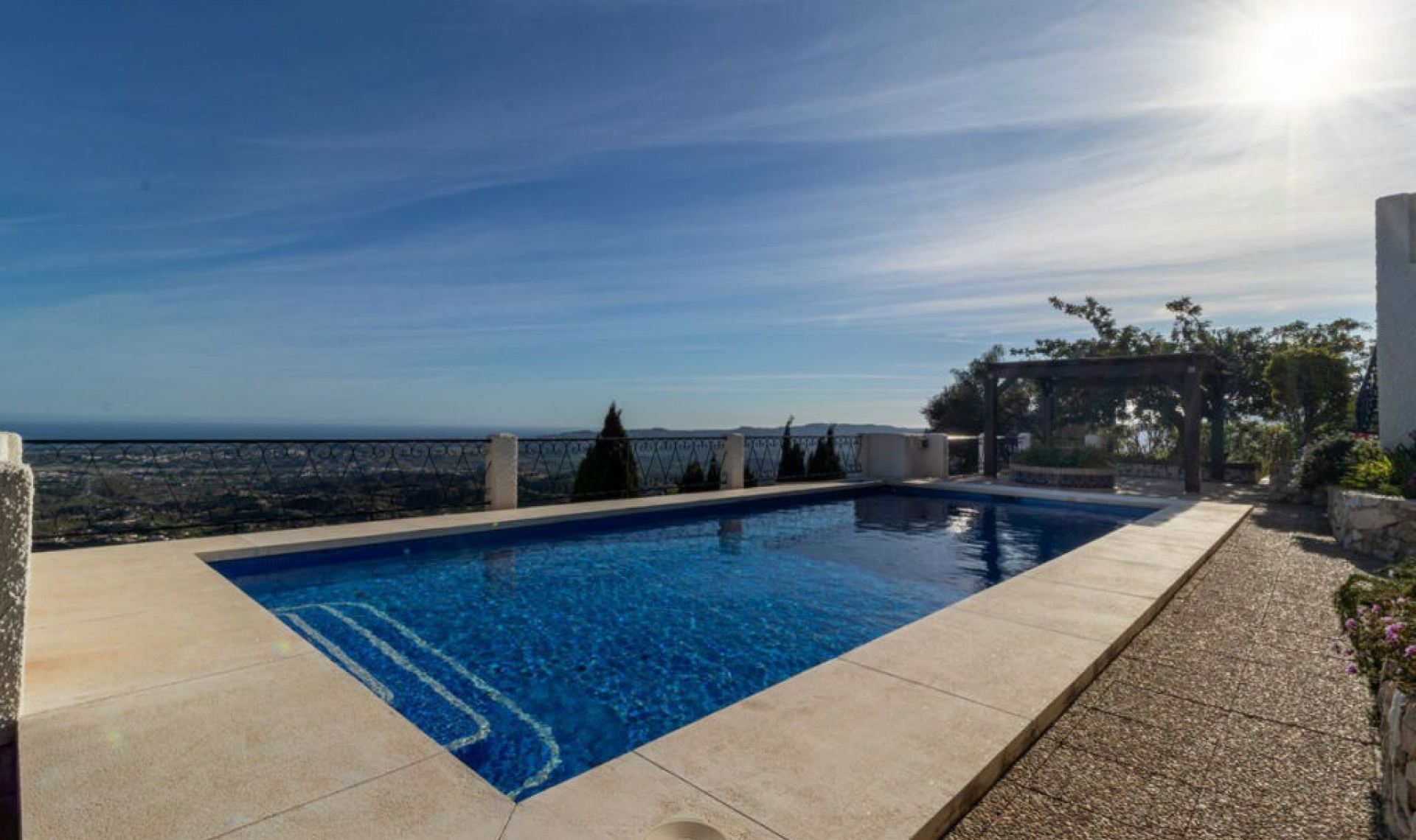 Resale - House -
Mijas