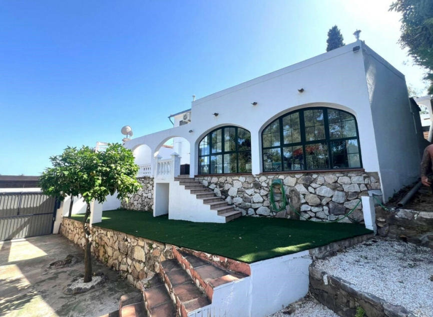 Resale - House -
Mijas