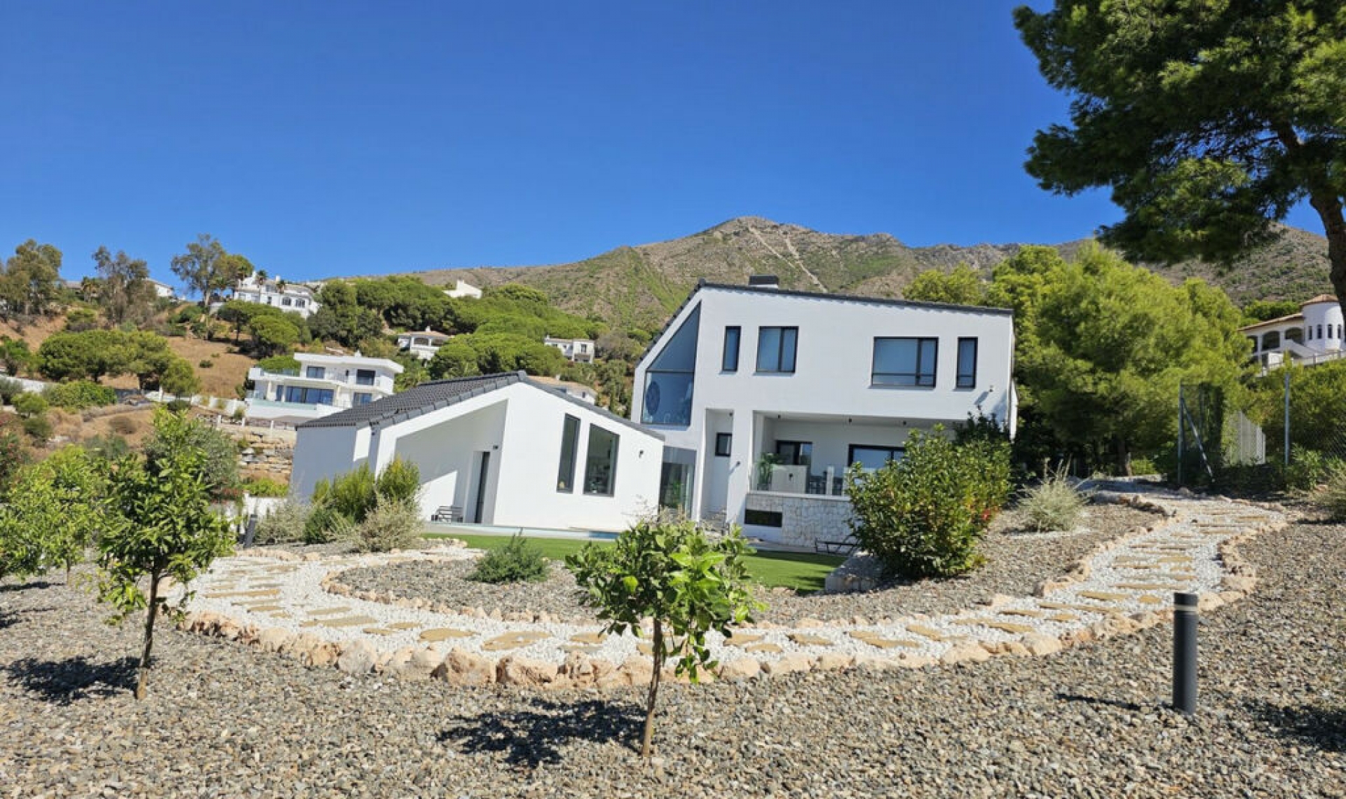 Resale - House -
Mijas