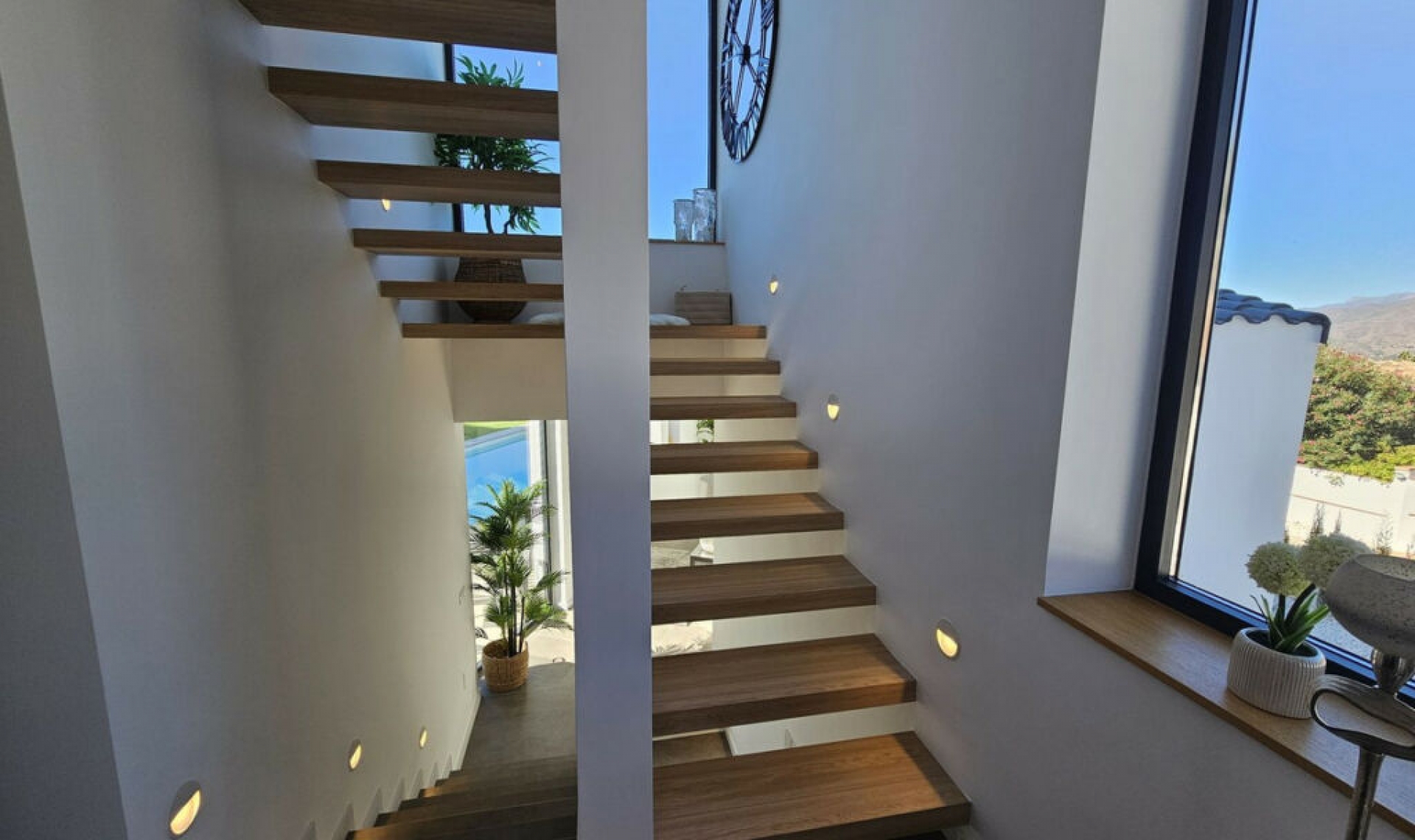 Resale - House -
Mijas