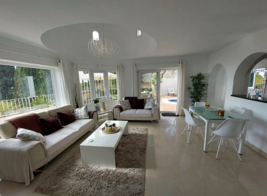 Resale - House -
Mijas