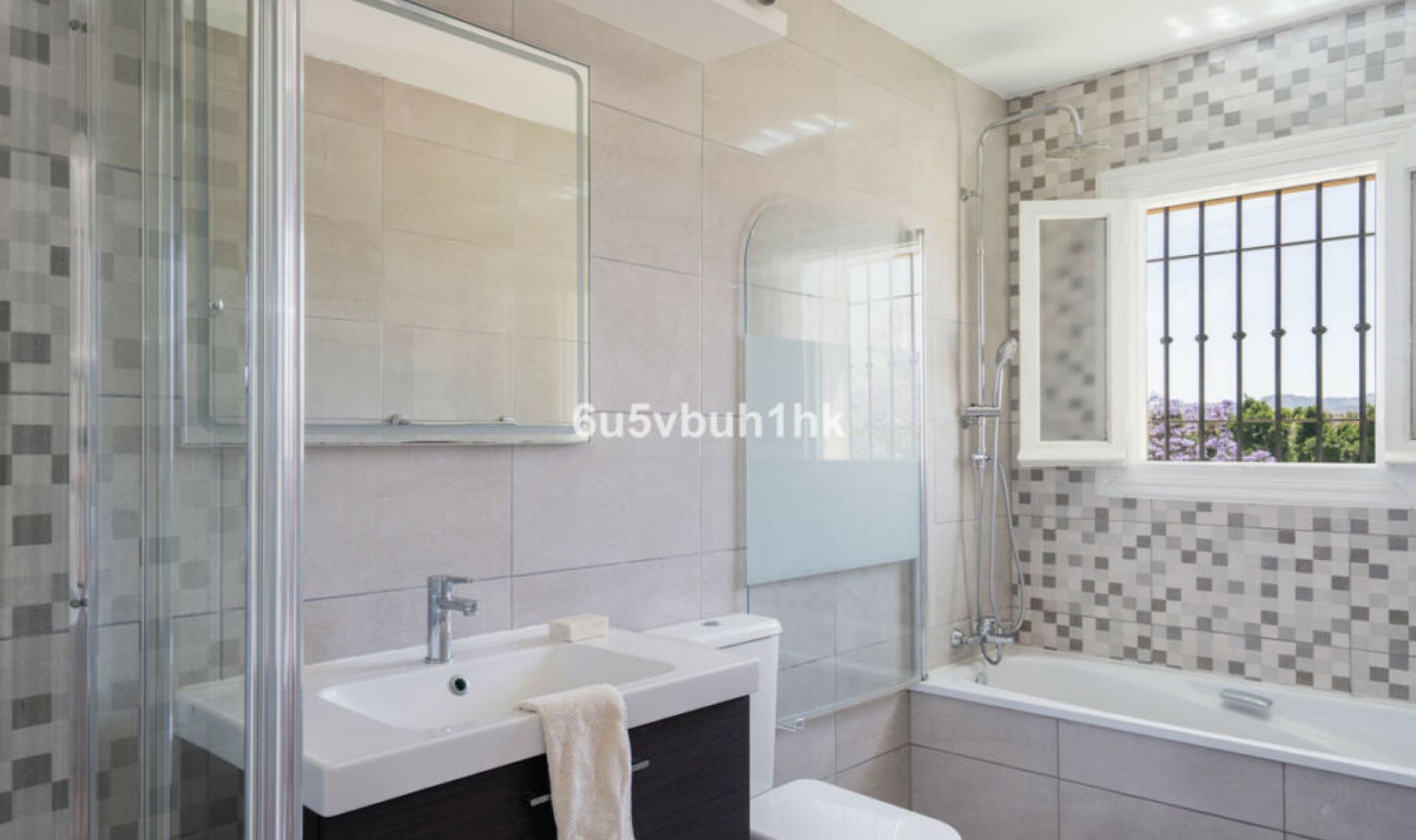 Resale - House -
Mijas