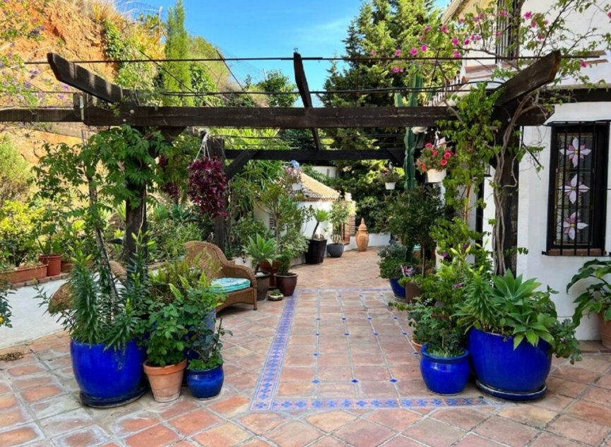 Resale - House -
Mijas