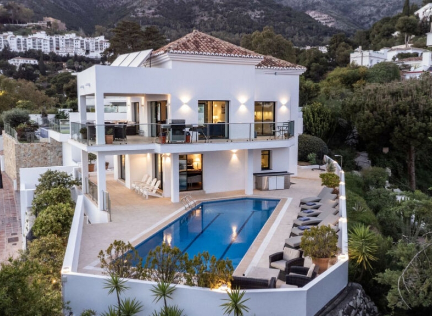 Resale - House -
Mijas