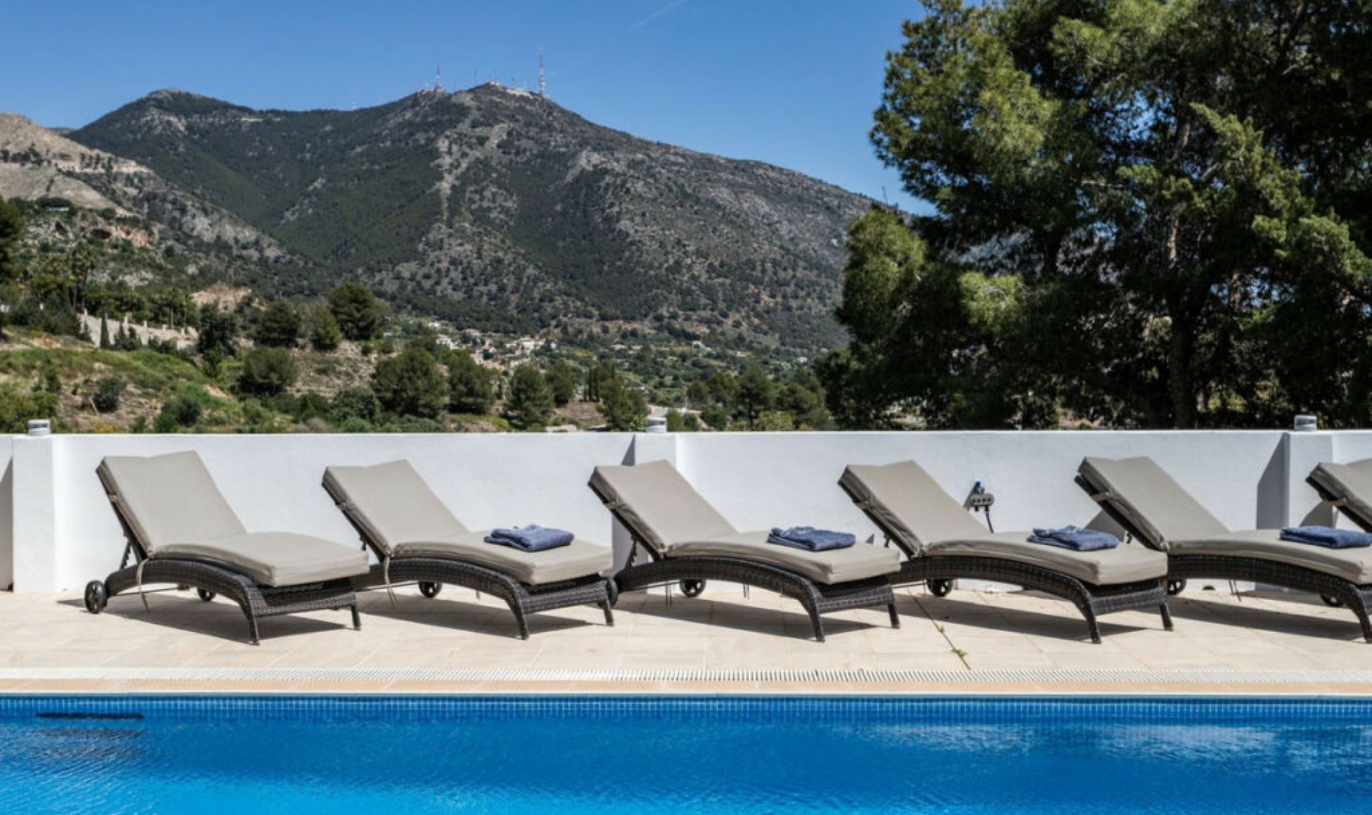 Resale - House -
Mijas
