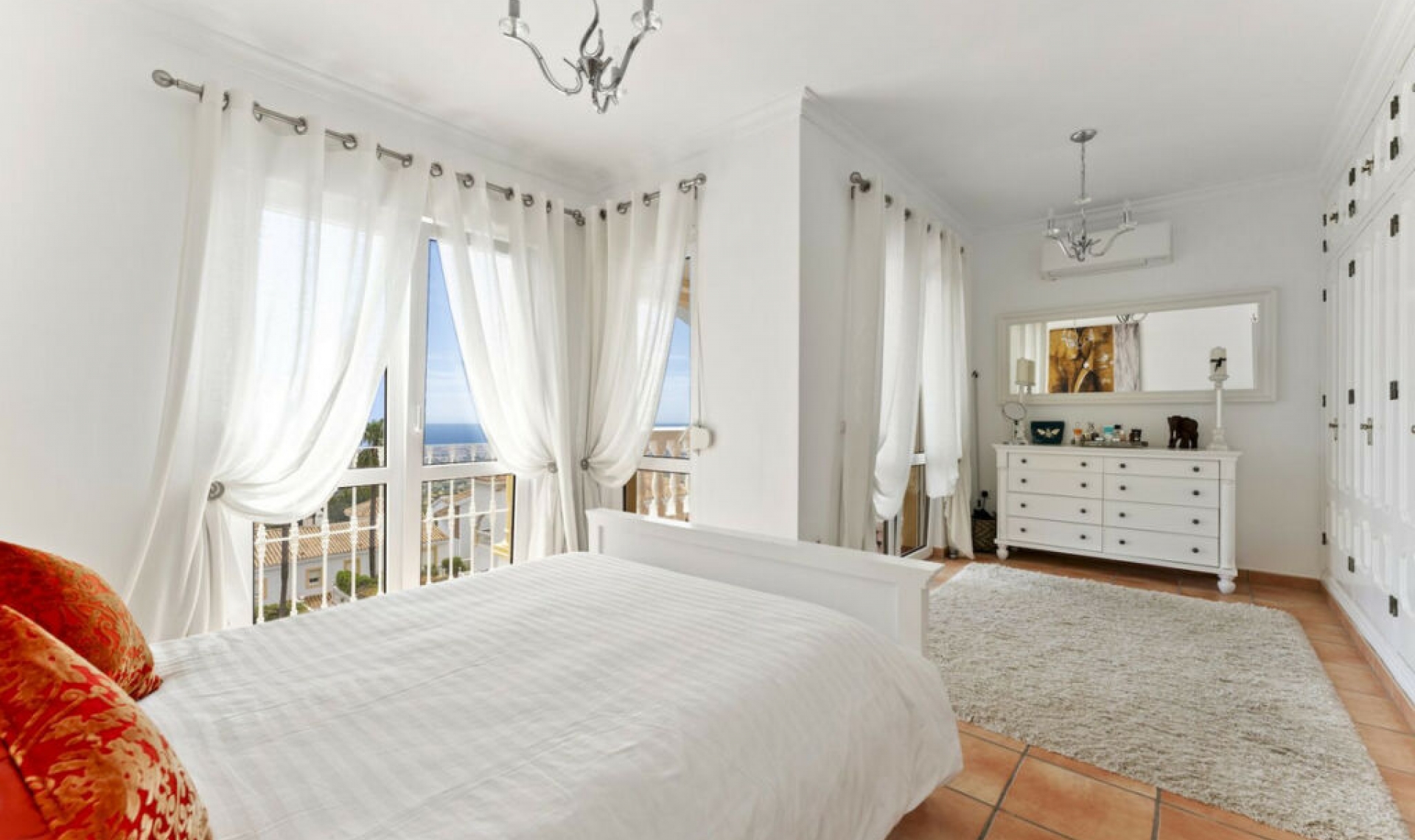 Resale - House -
Mijas