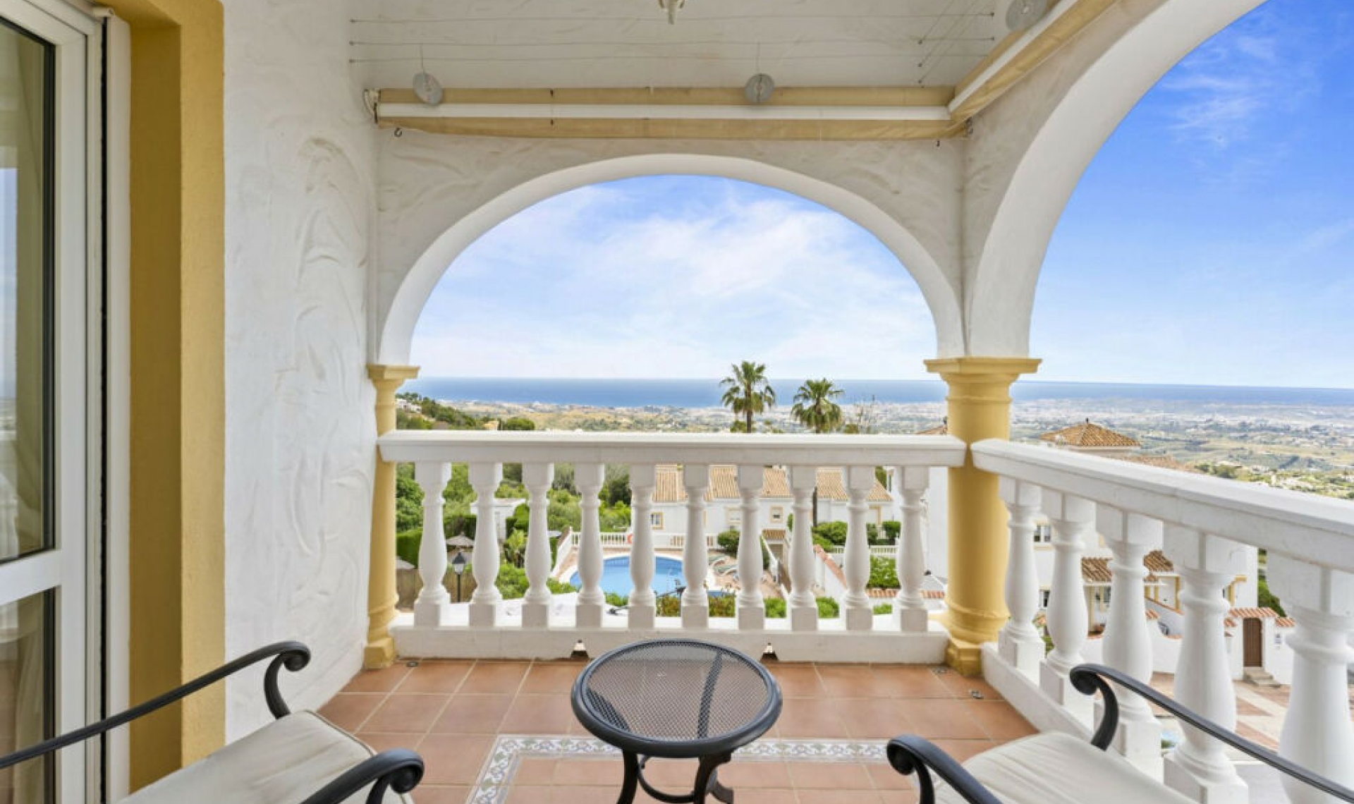 Resale - House -
Mijas