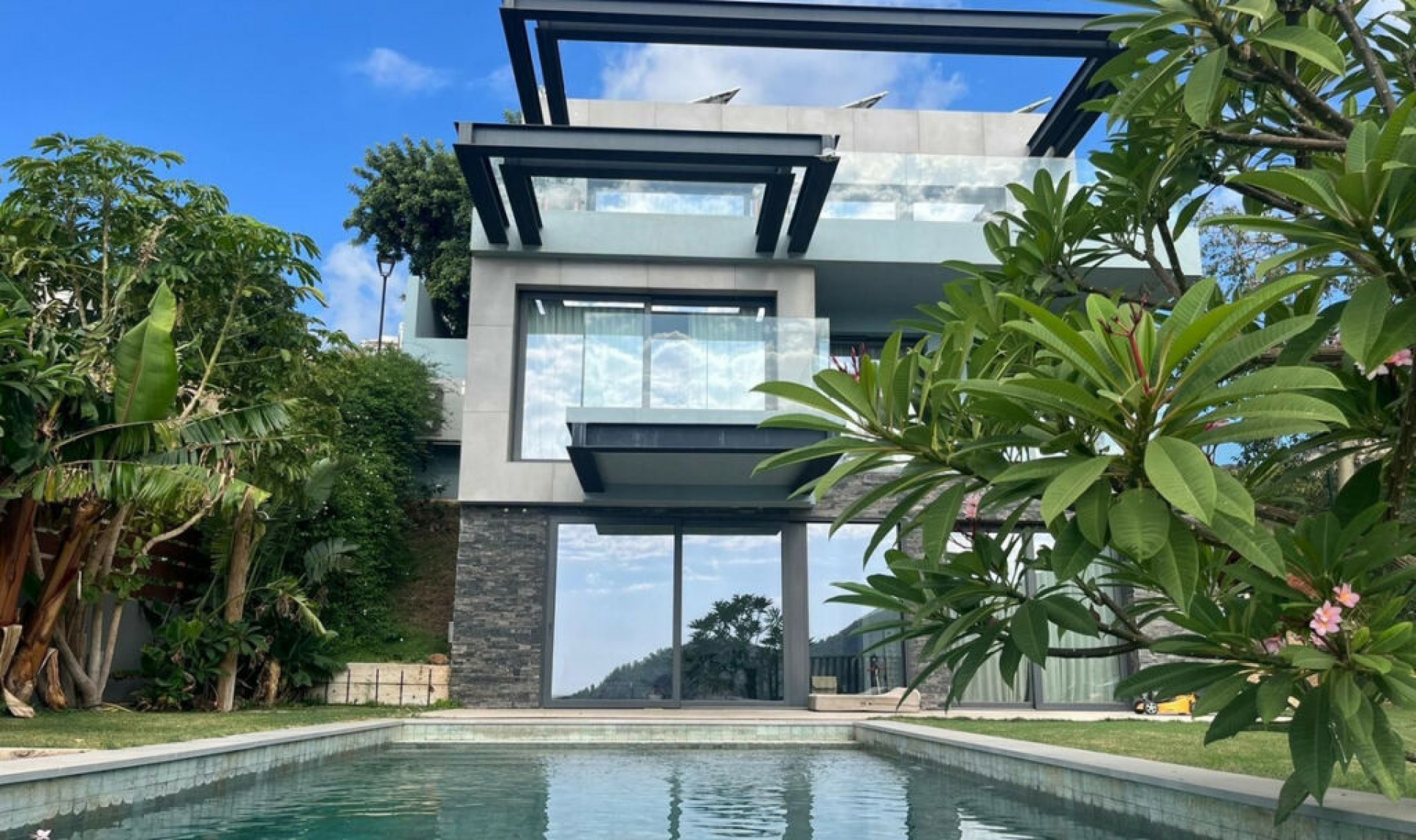 Resale - House -
Mijas