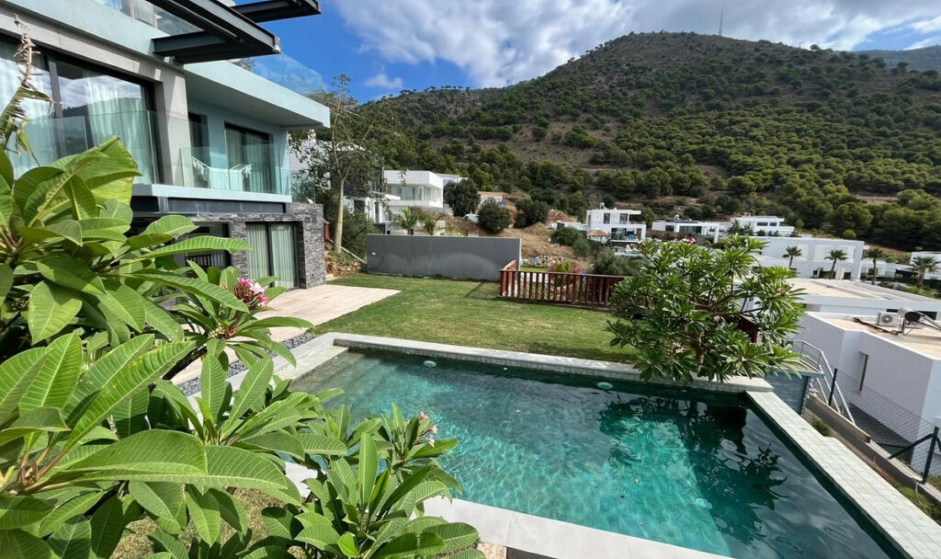 Resale - House -
Mijas