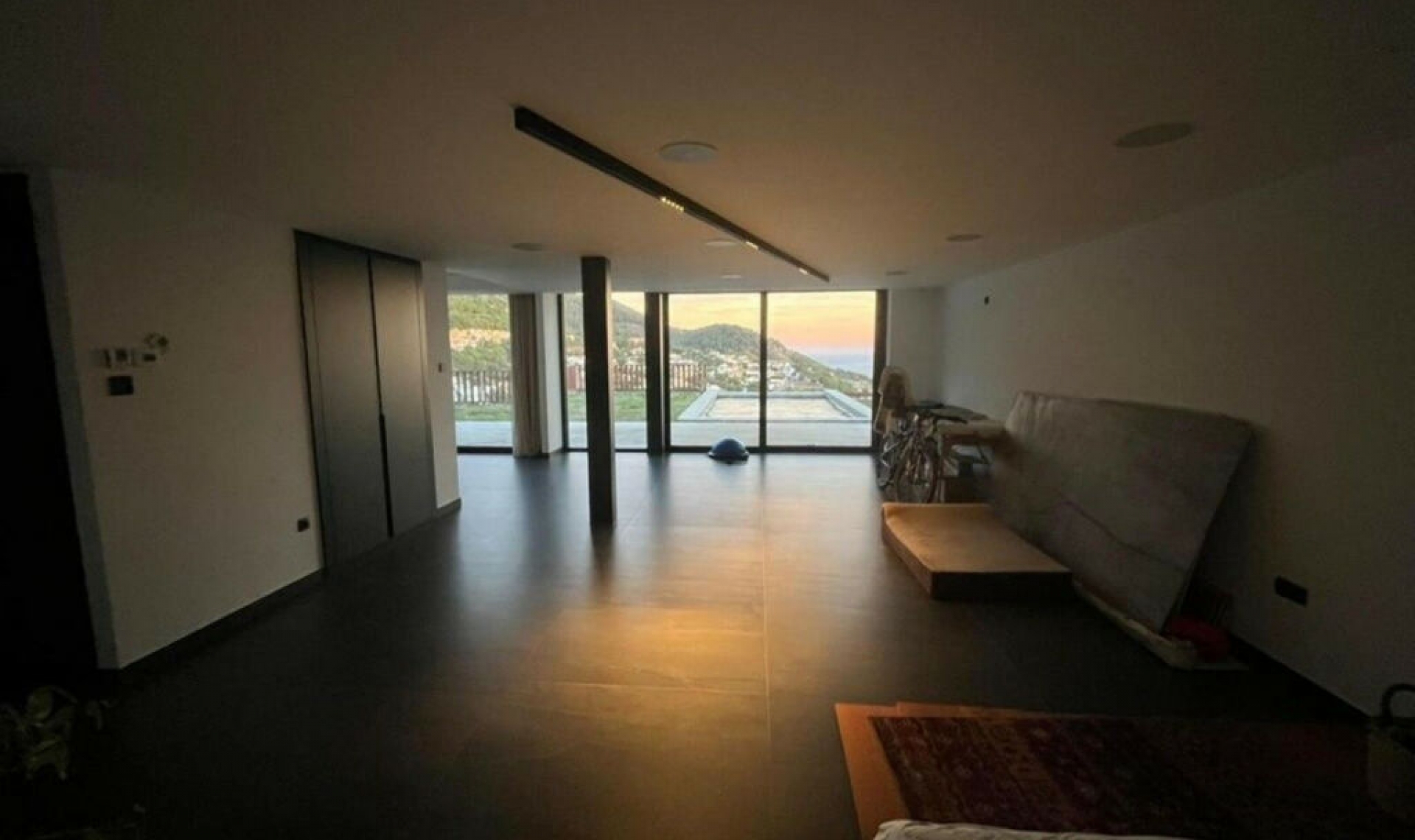 Resale - House -
Mijas