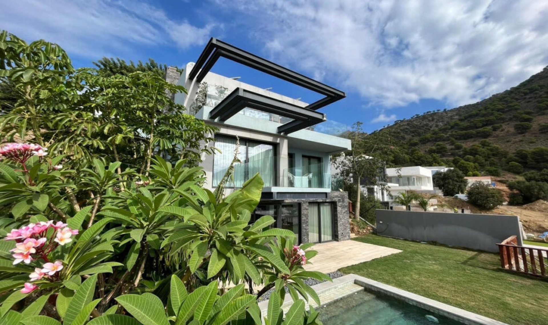 Resale - House -
Mijas