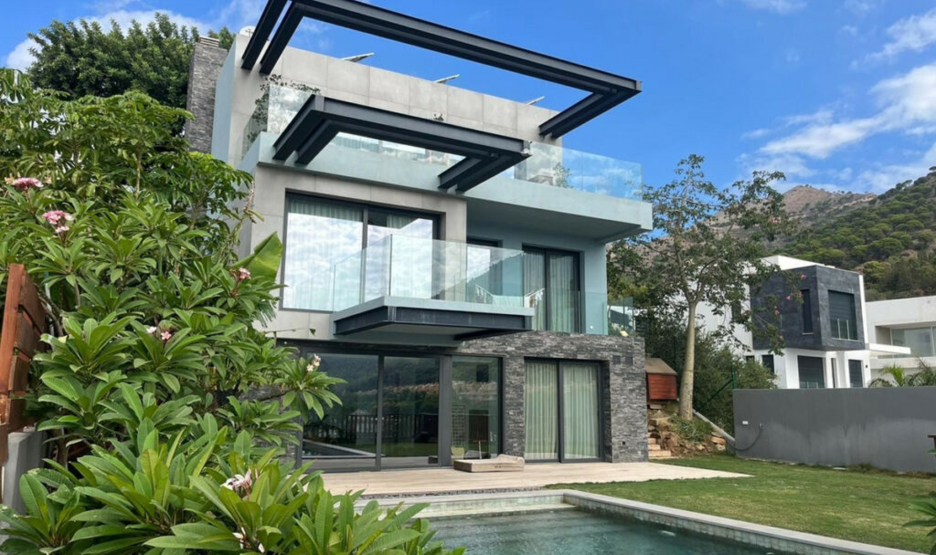 Resale - House -
Mijas