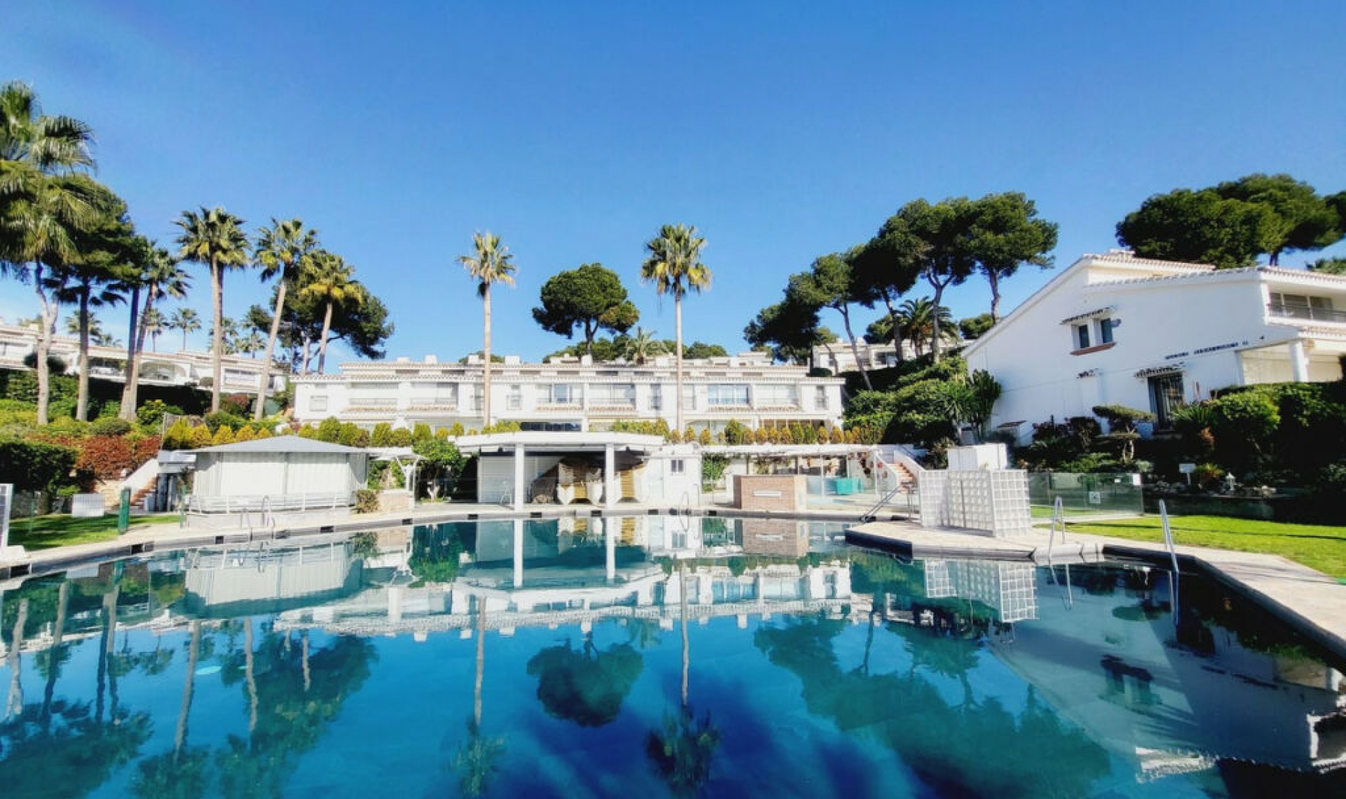 Resale - House -
Miraflores