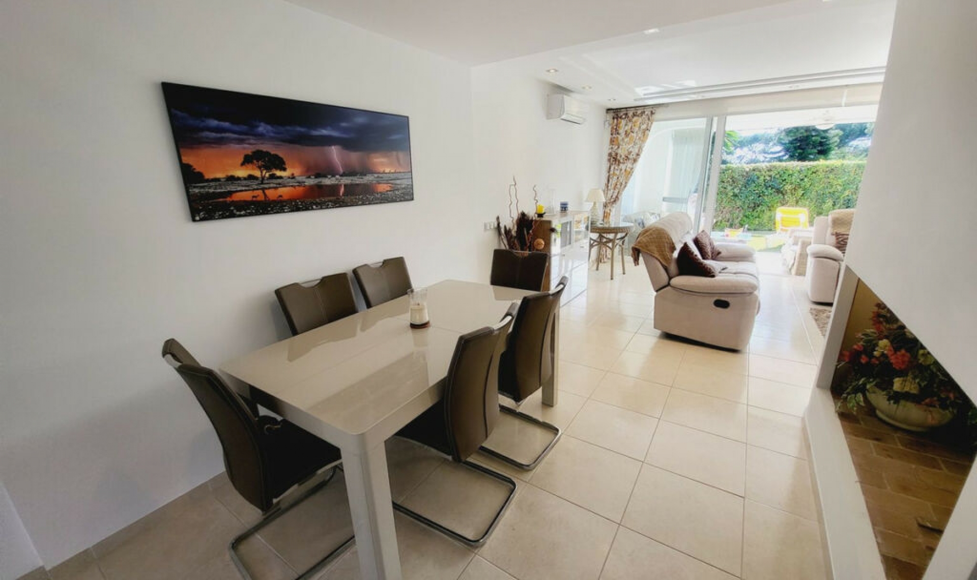 Resale - House -
Miraflores