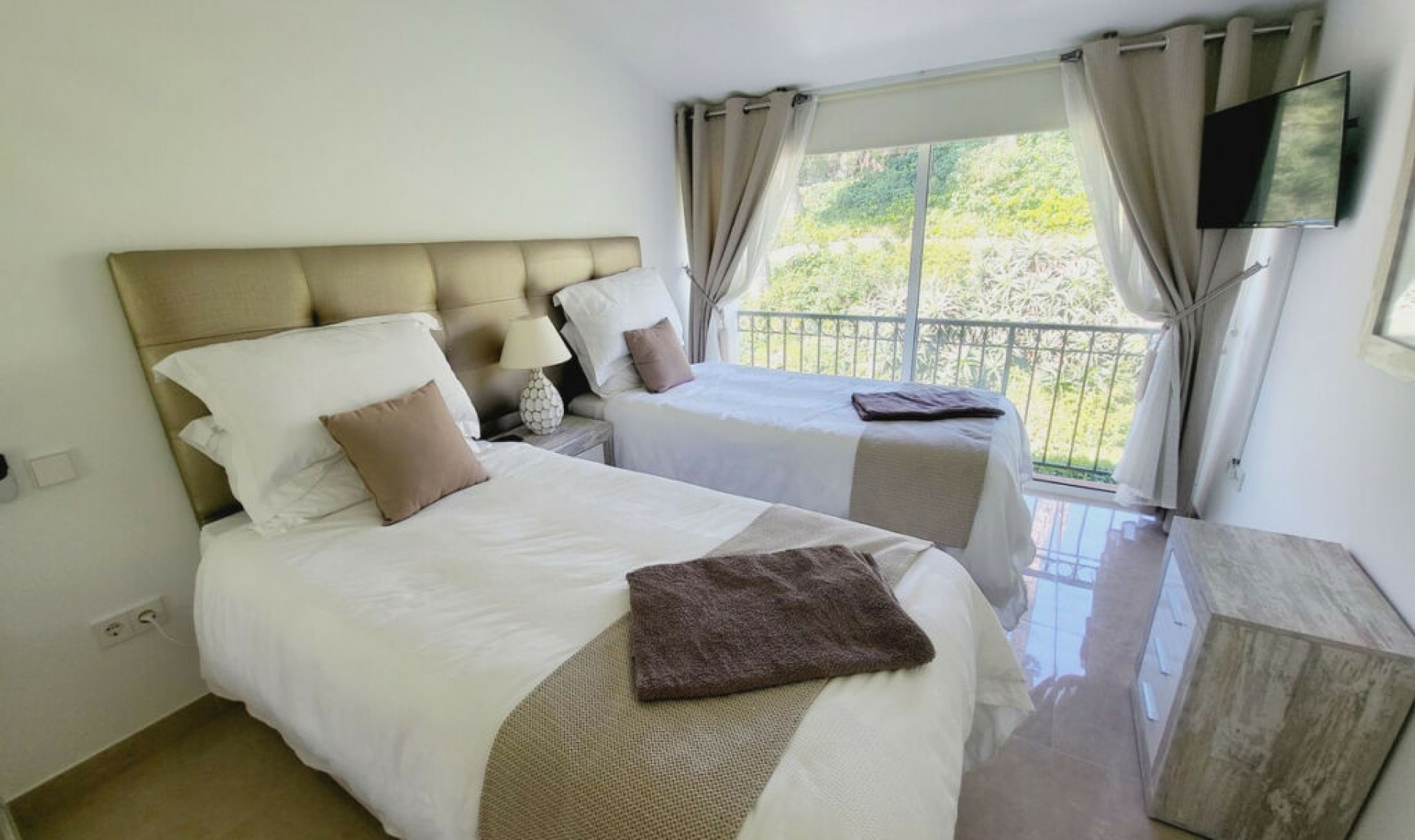 Resale - House -
Miraflores