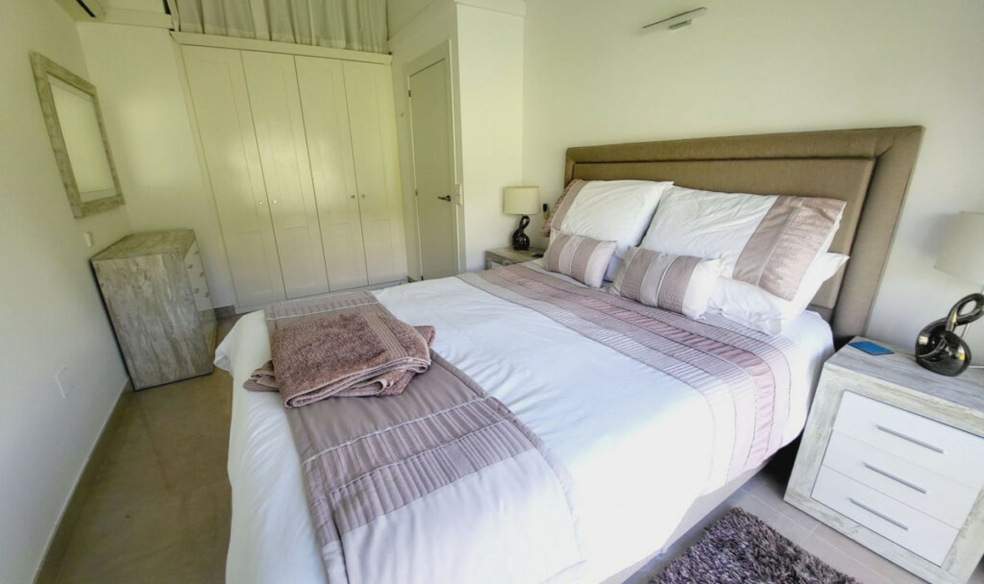 Resale - House -
Miraflores