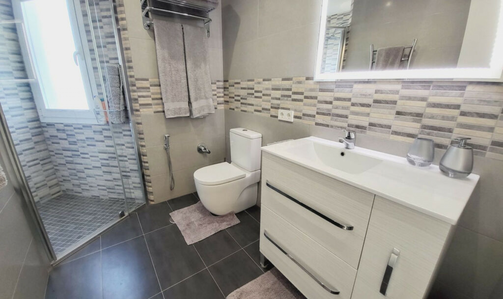 Resale - House -
Miraflores