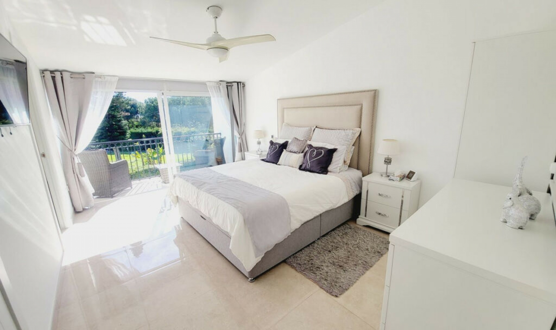 Resale - House -
Miraflores