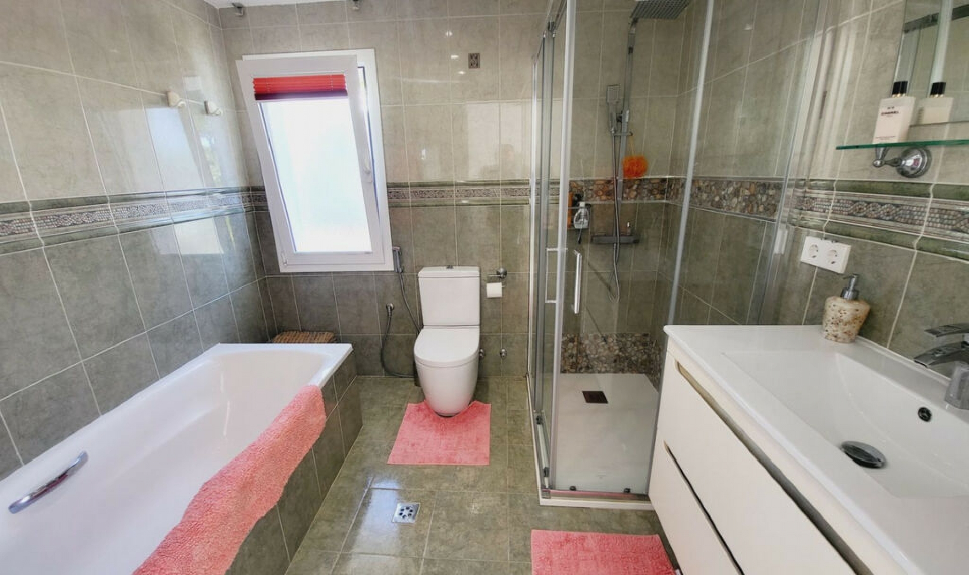 Resale - House -
Miraflores