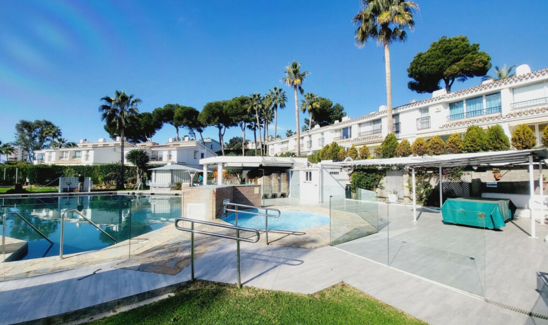 Resale - House -
Miraflores