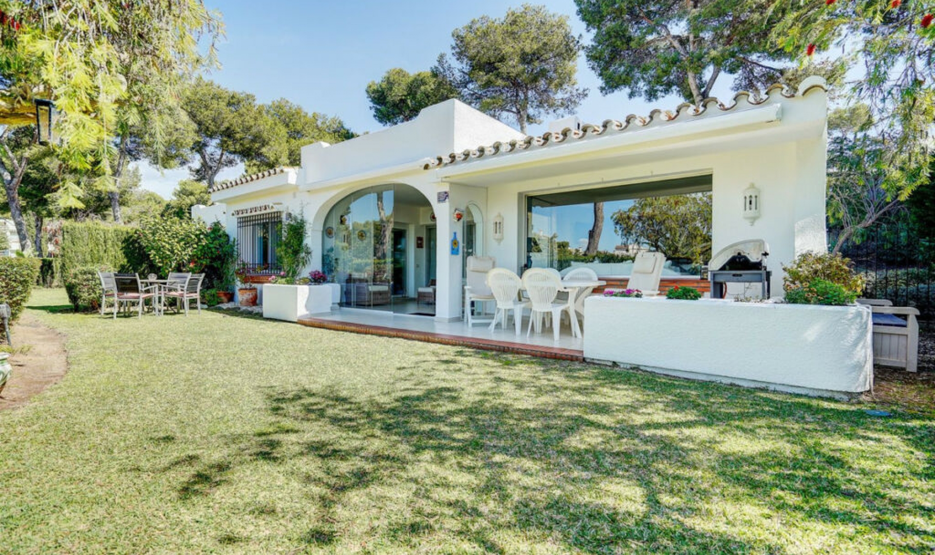 Resale - House -
Miraflores