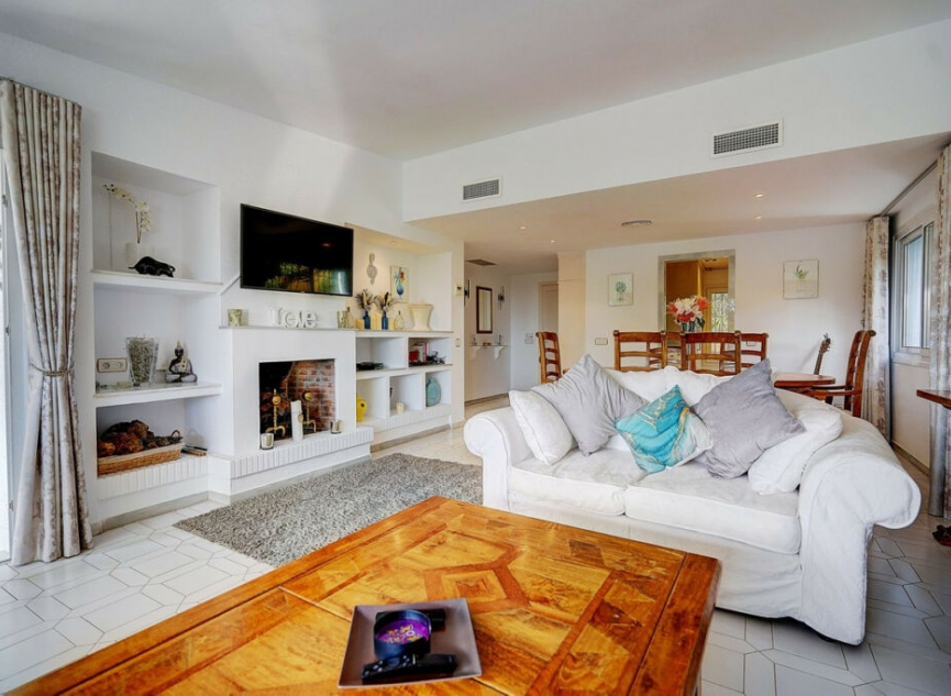 Resale - House -
Miraflores