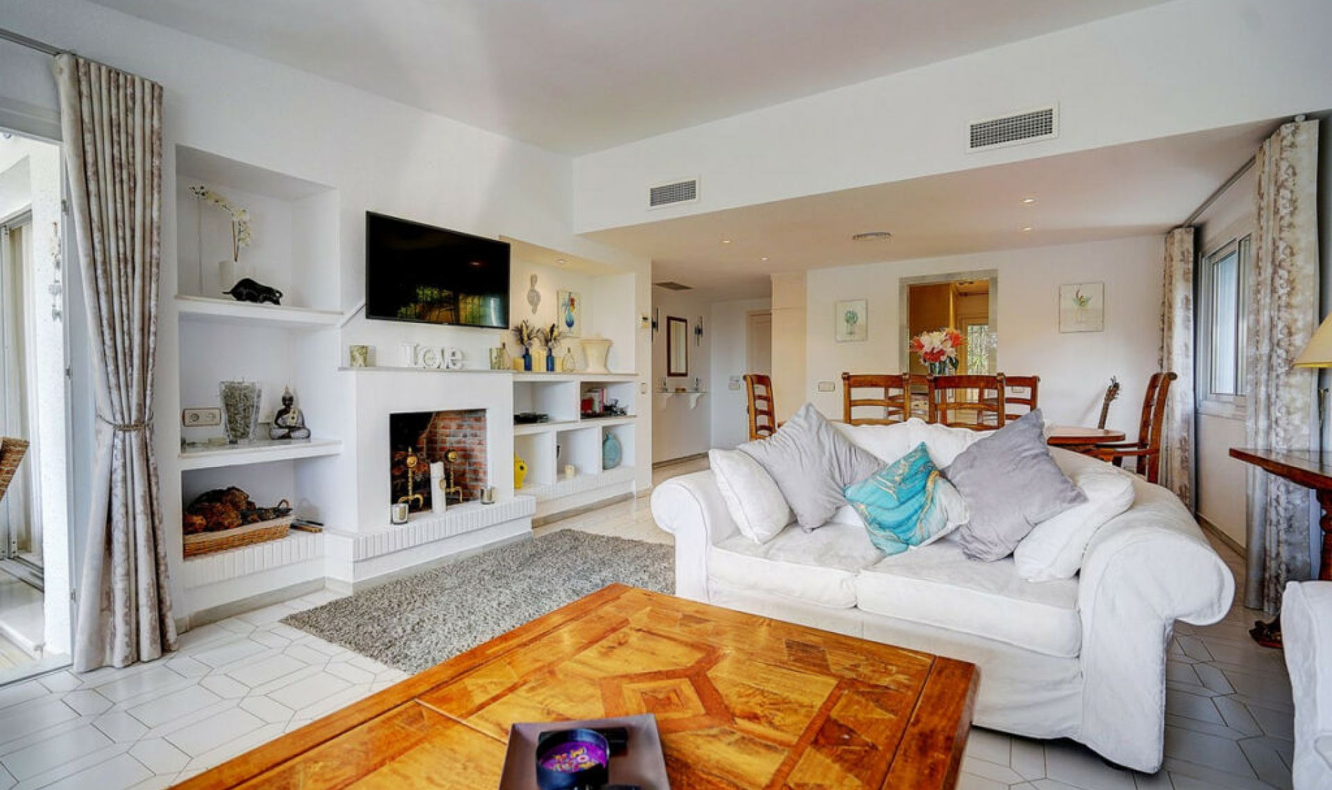 Resale - House -
Miraflores