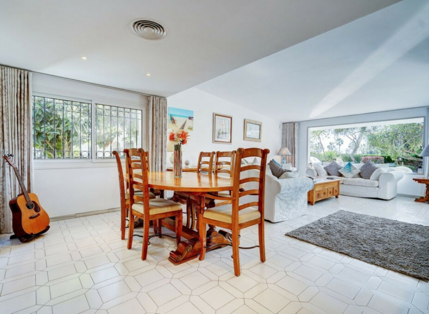 Resale - House -
Miraflores