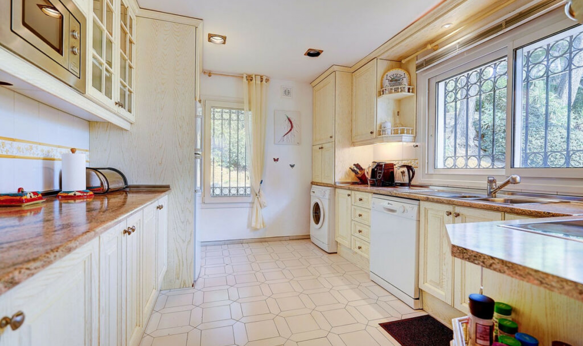 Resale - House -
Miraflores