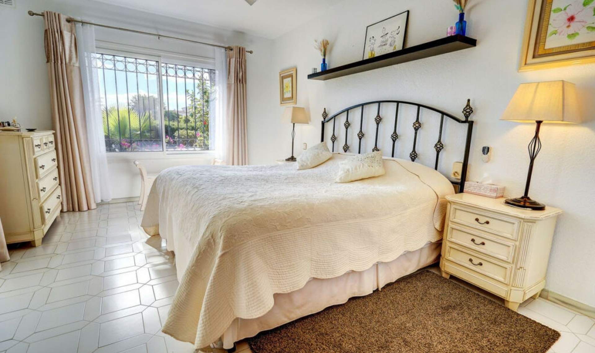 Resale - House -
Miraflores