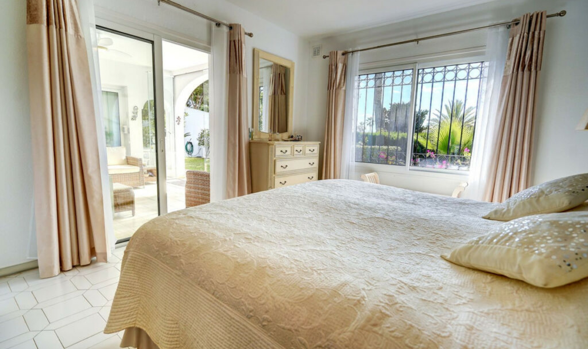 Resale - House -
Miraflores