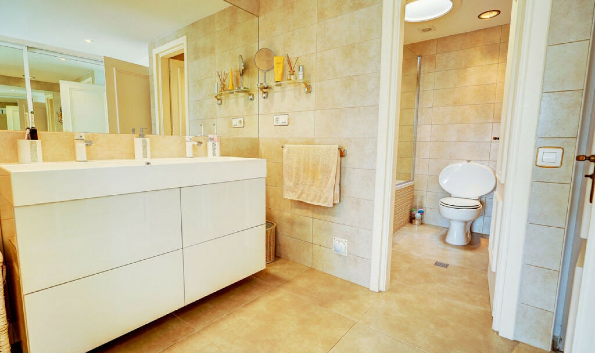 Resale - House -
Miraflores