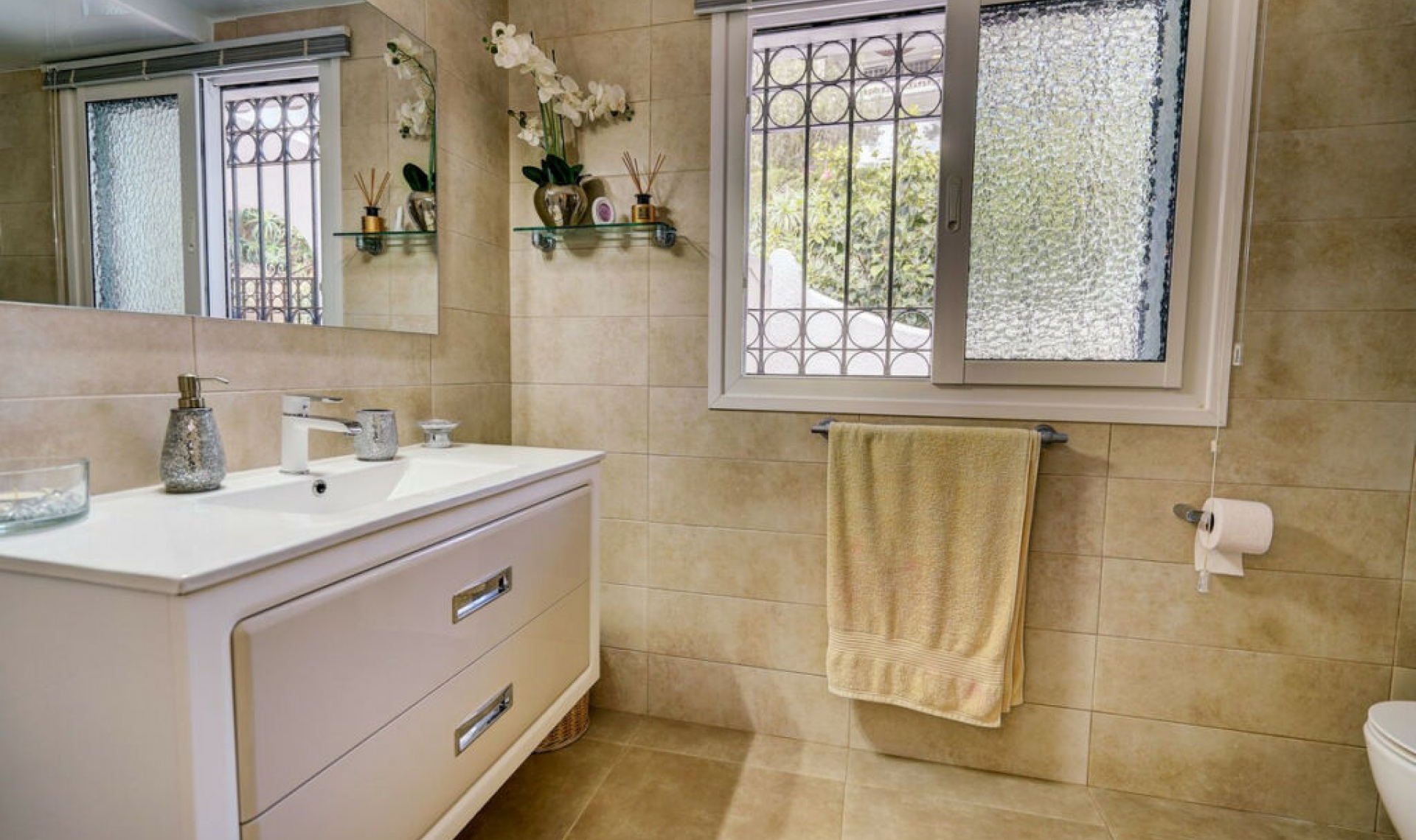 Resale - House -
Miraflores