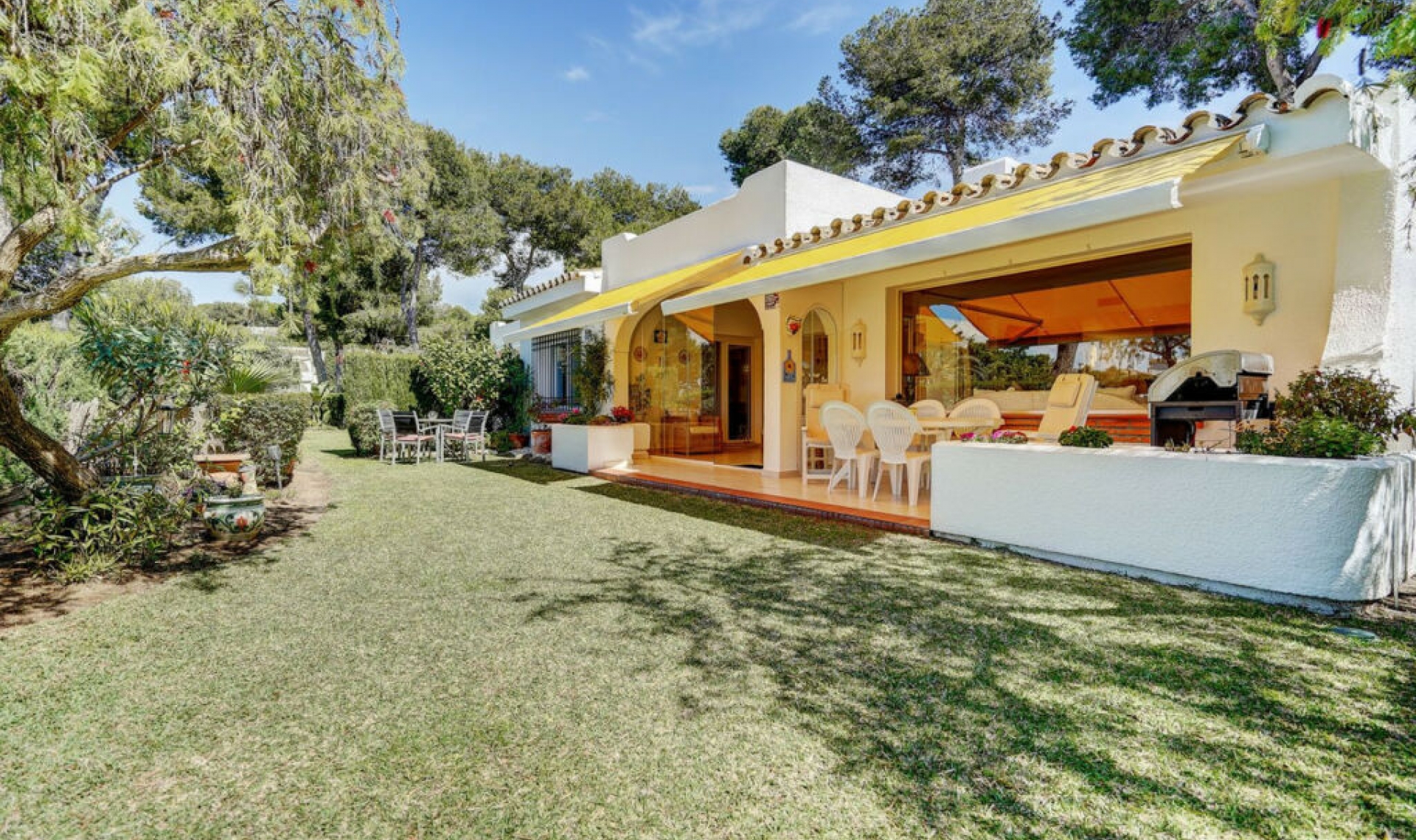 Resale - House -
Miraflores