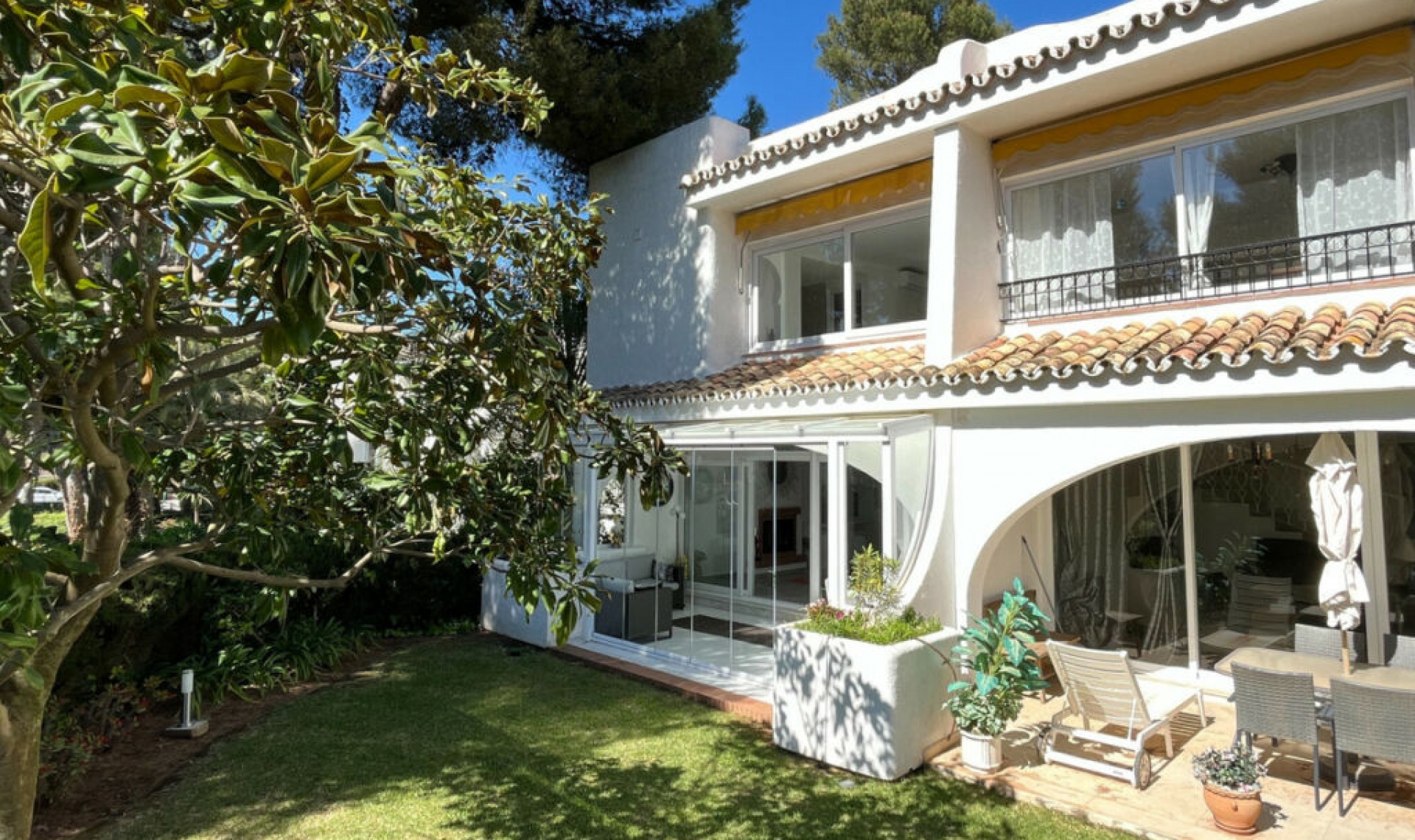 Resale - House -
Miraflores