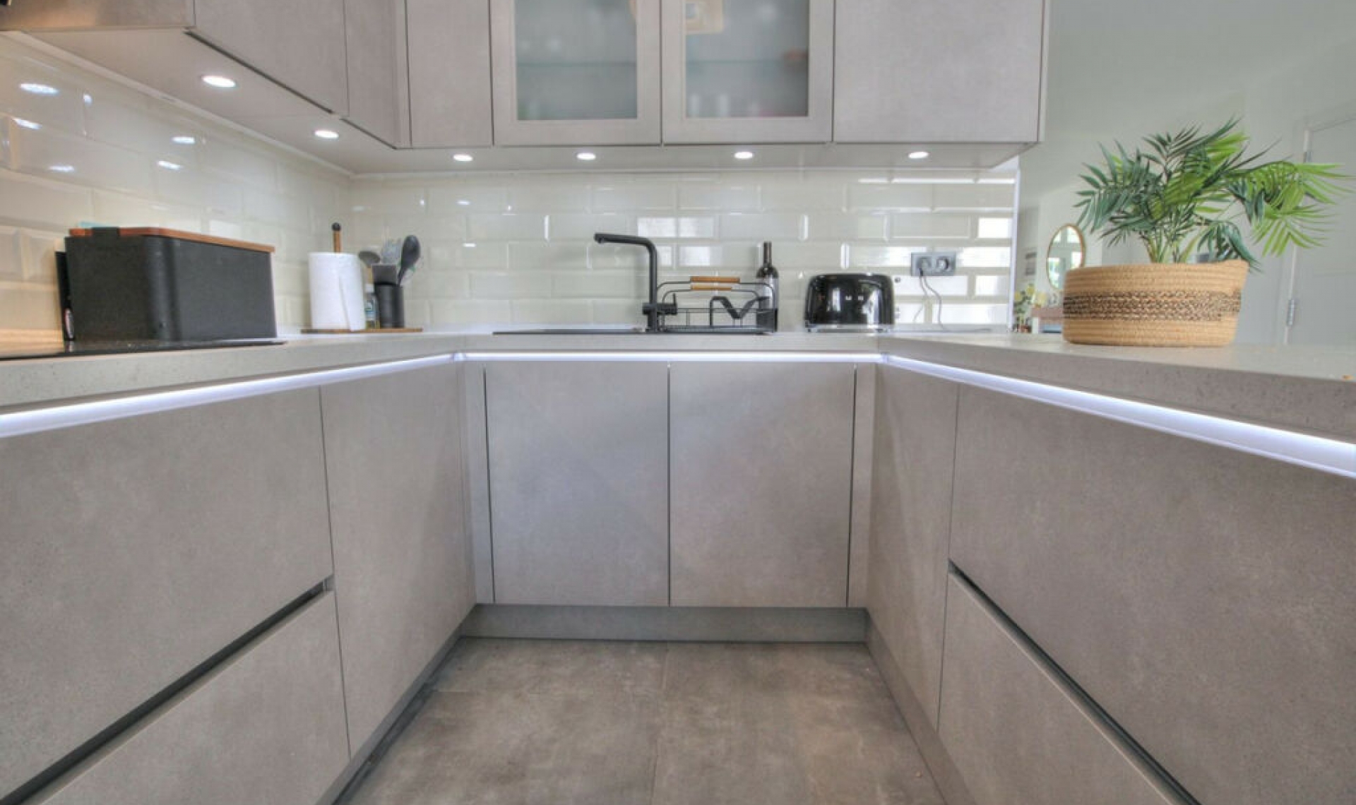 Resale - House -
Miraflores