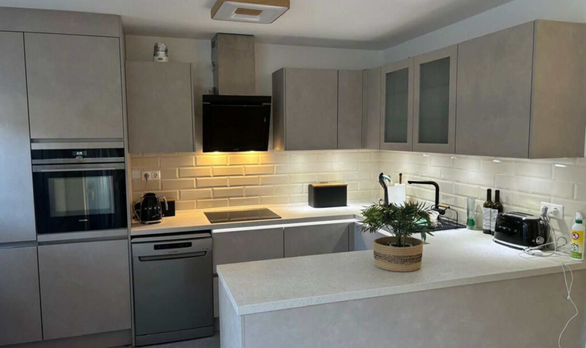 Resale - House -
Miraflores