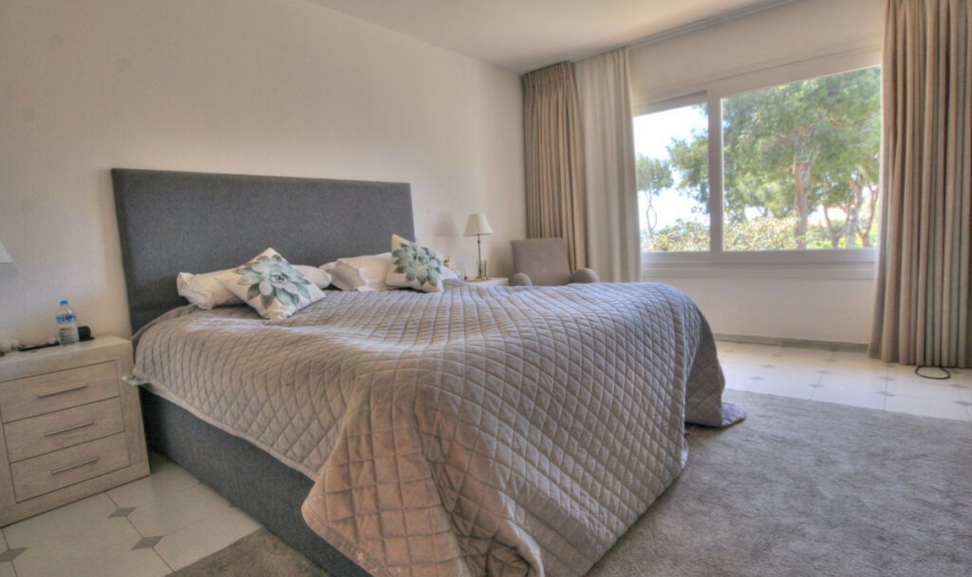 Resale - House -
Miraflores