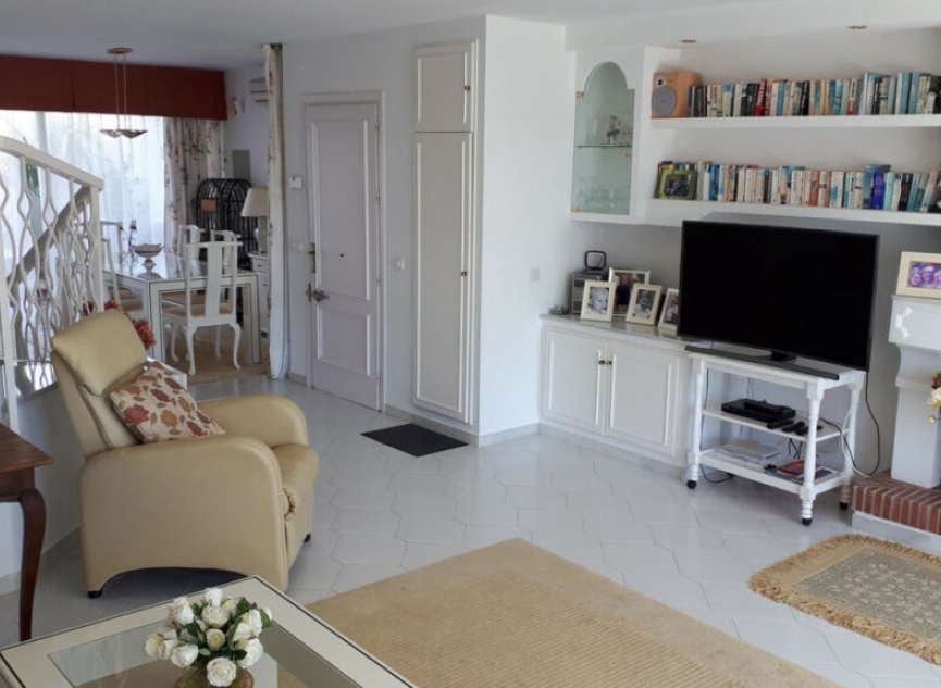 Resale - House -
Miraflores