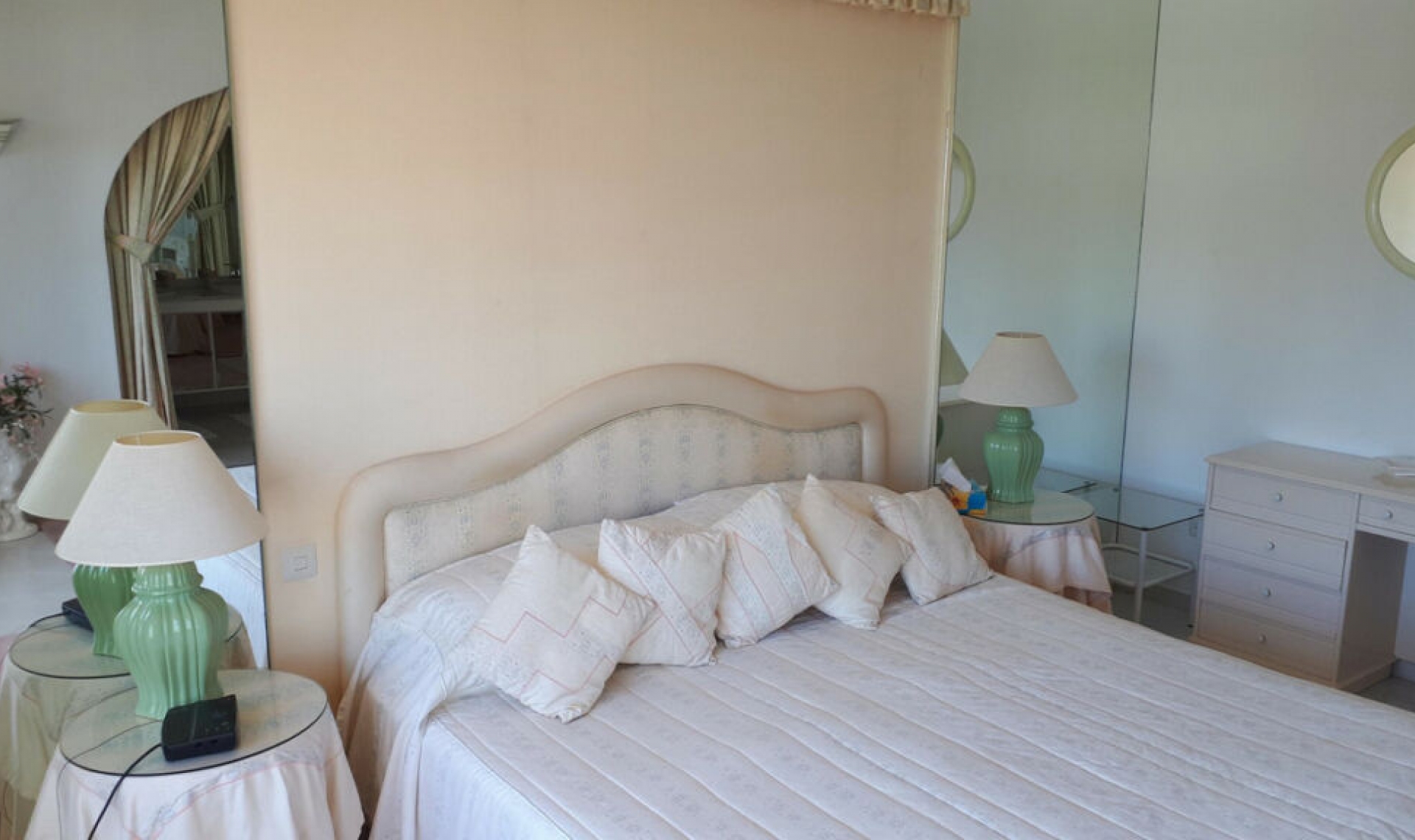 Resale - House -
Miraflores