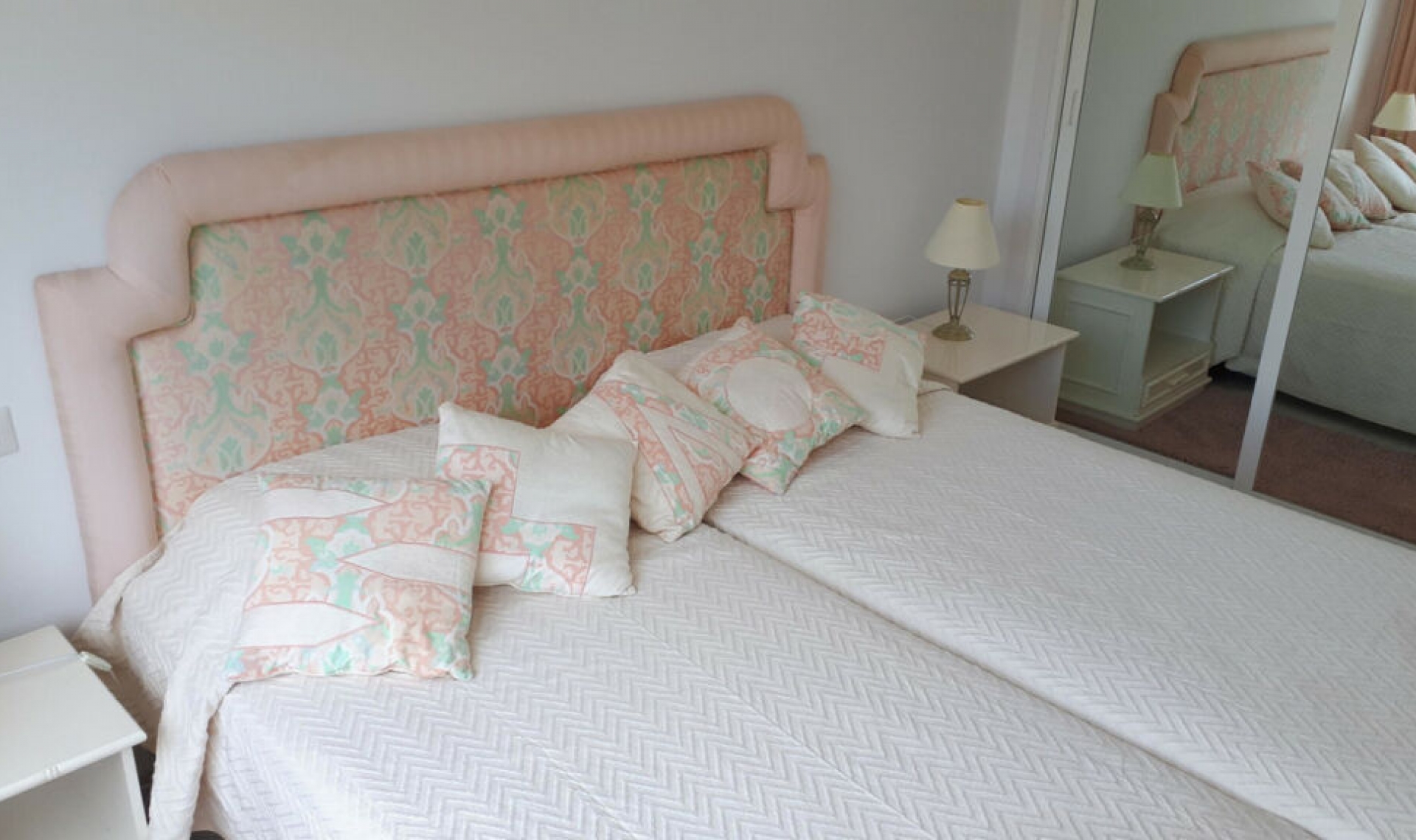 Resale - House -
Miraflores