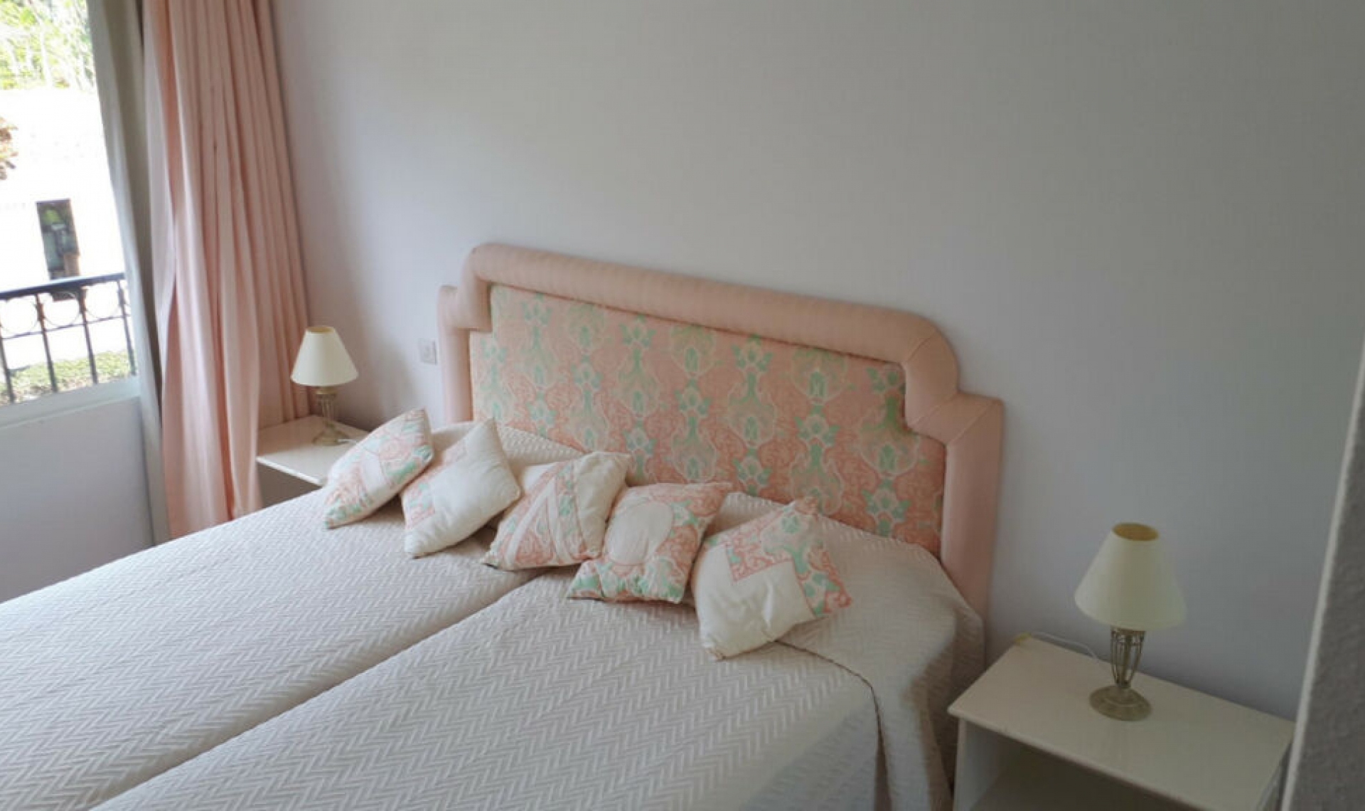 Resale - House -
Miraflores