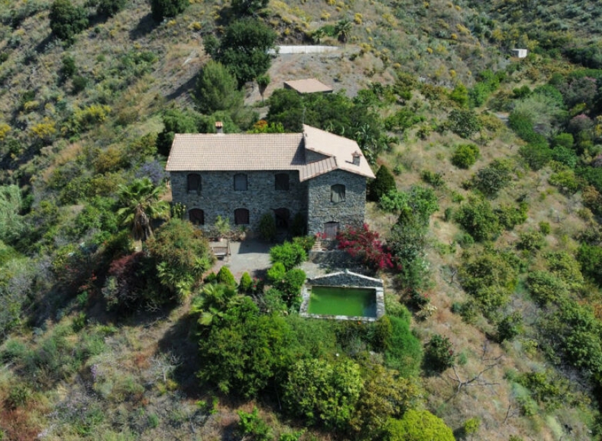 Resale - House -
Moclinejo